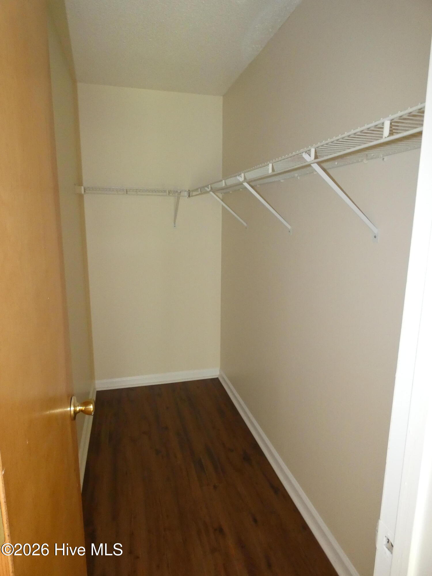 100564573 | Photo 15