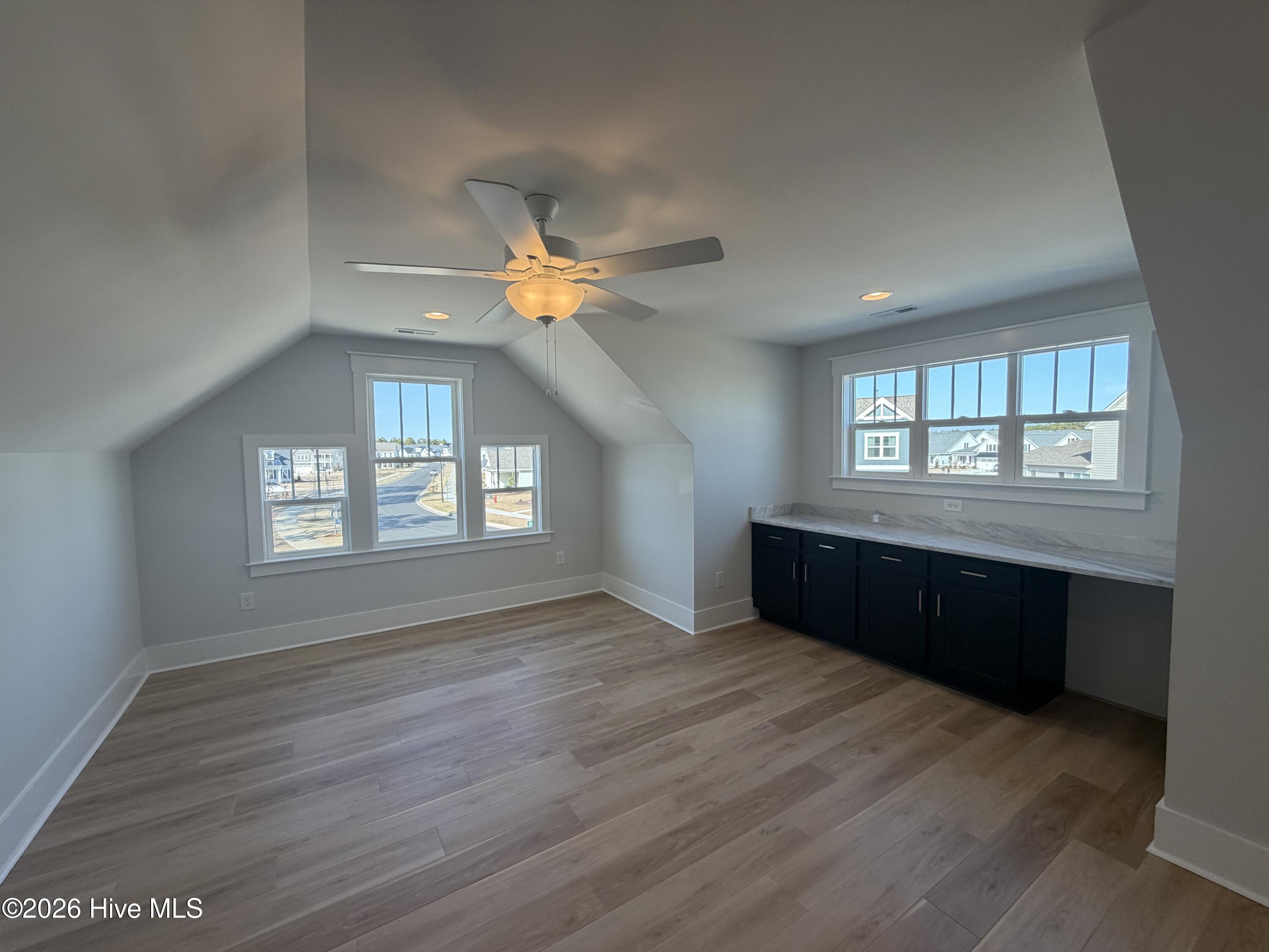 100532147 | Photo 33