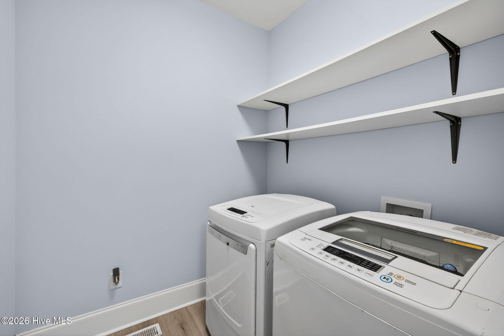 100570587 | Photo 22