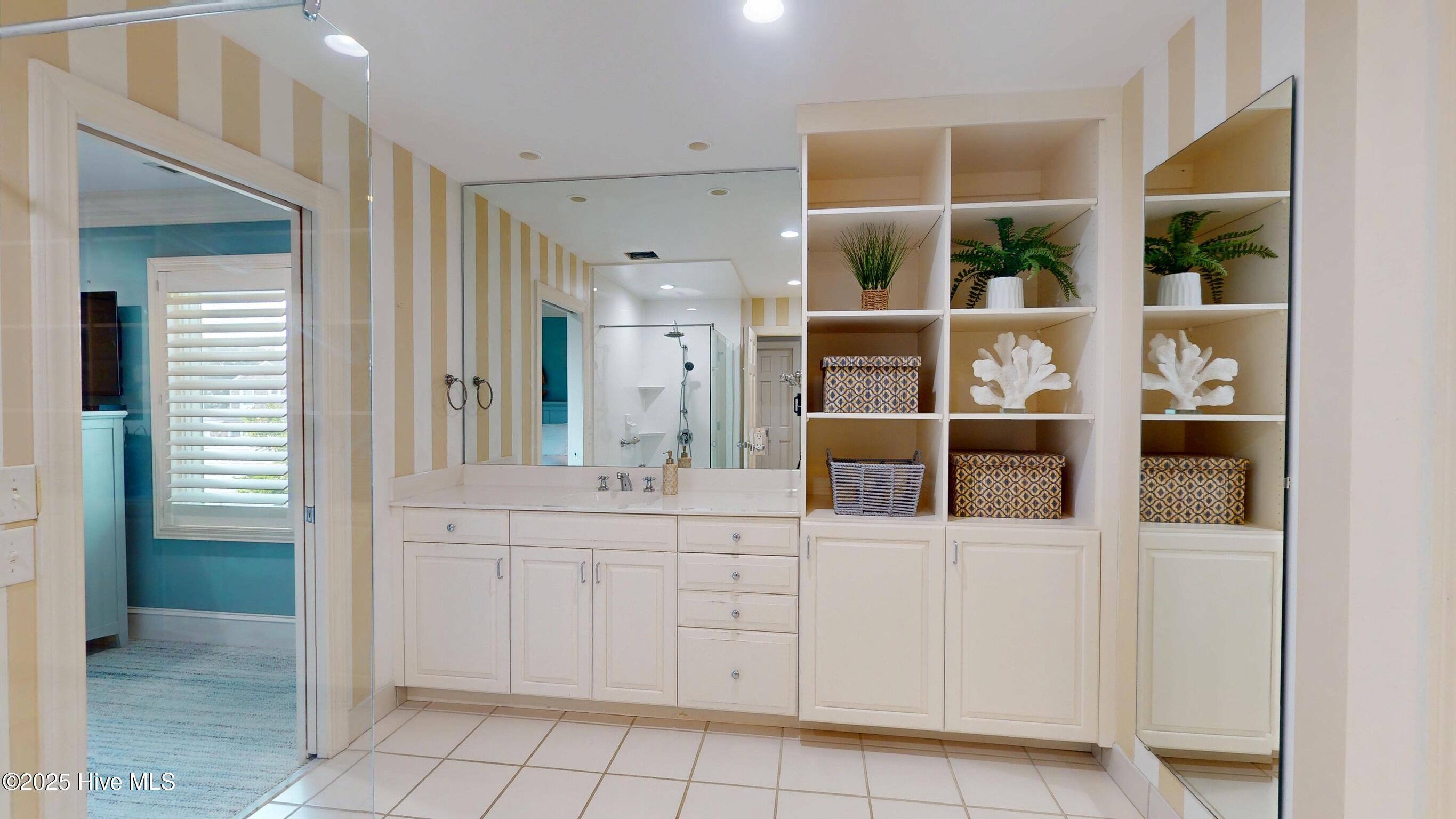 100543231 | Photo 48