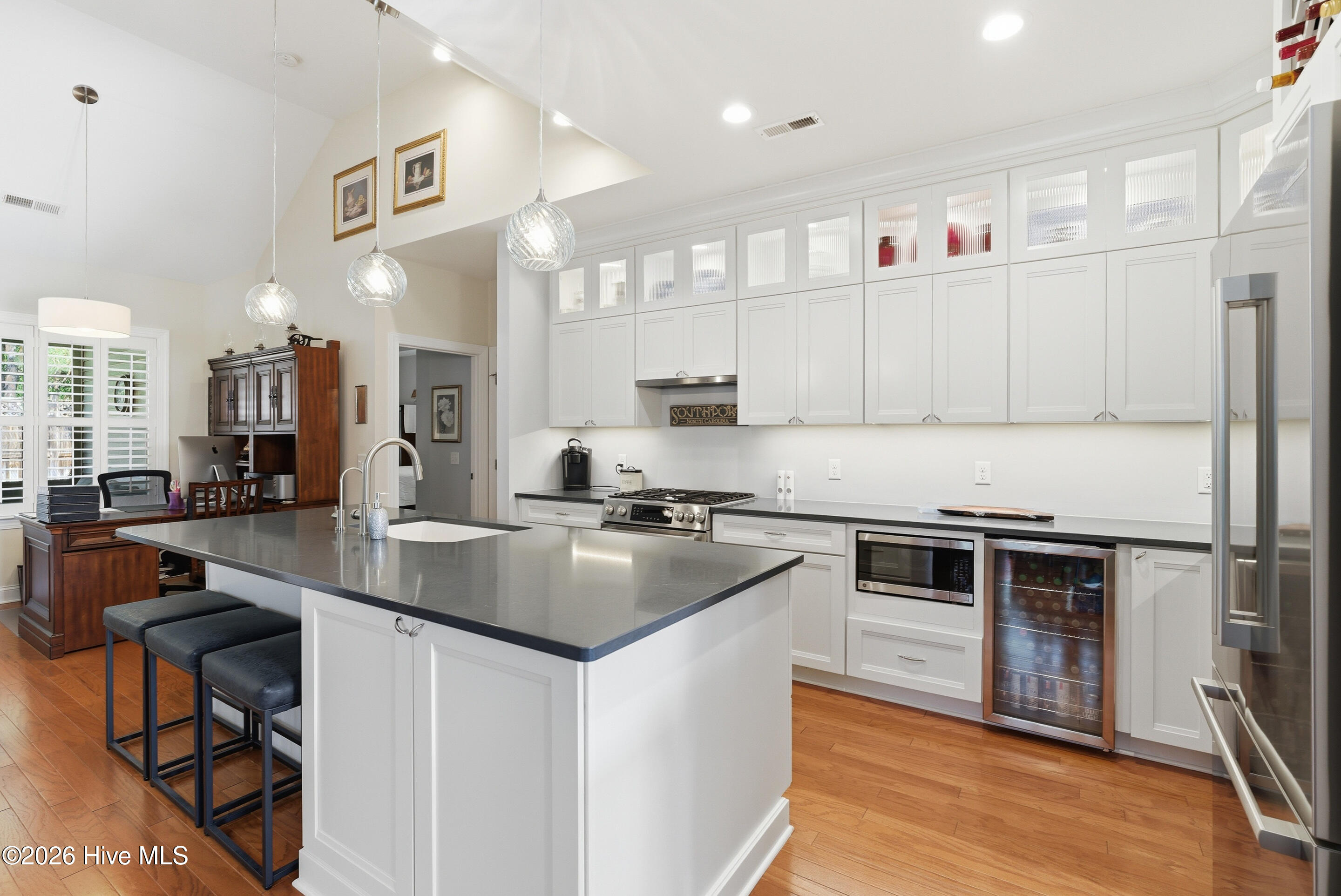 100566740 | Photo 11