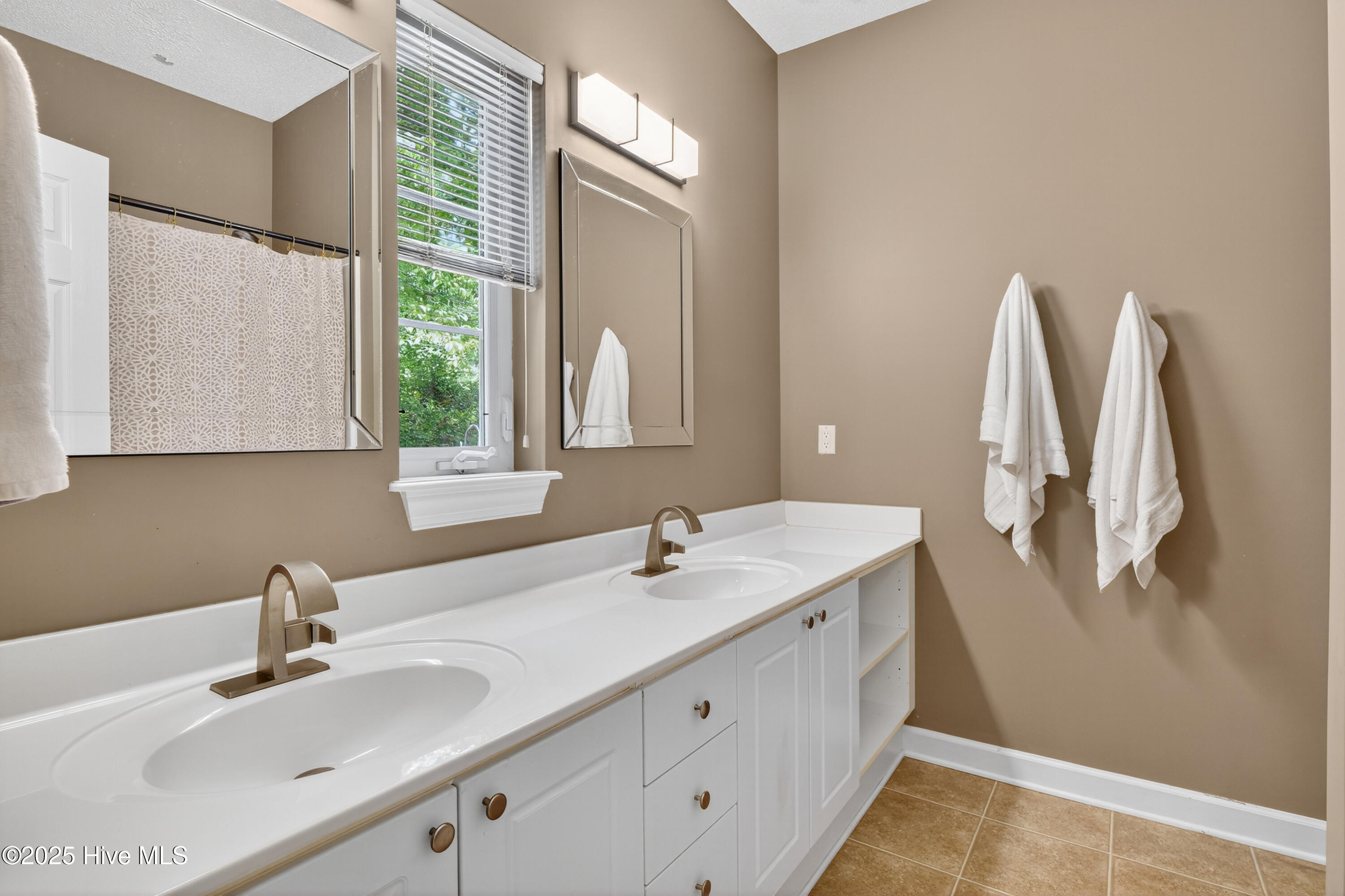 100526304 | Photo 17