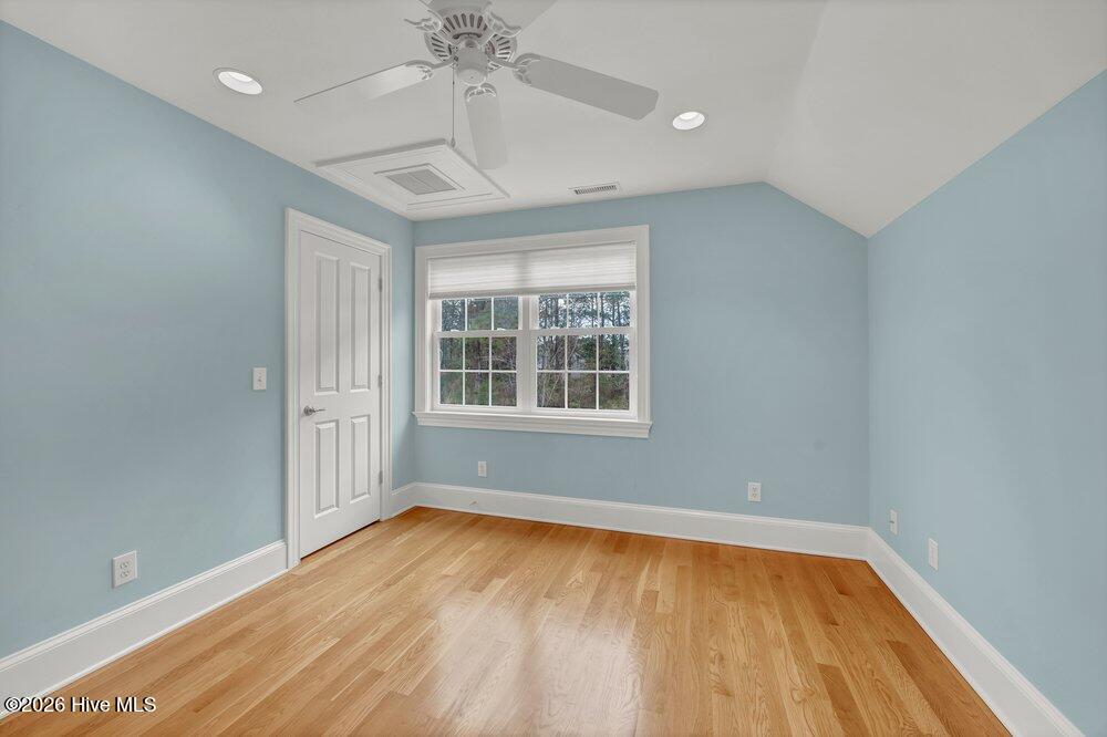 100557041 | Photo 39