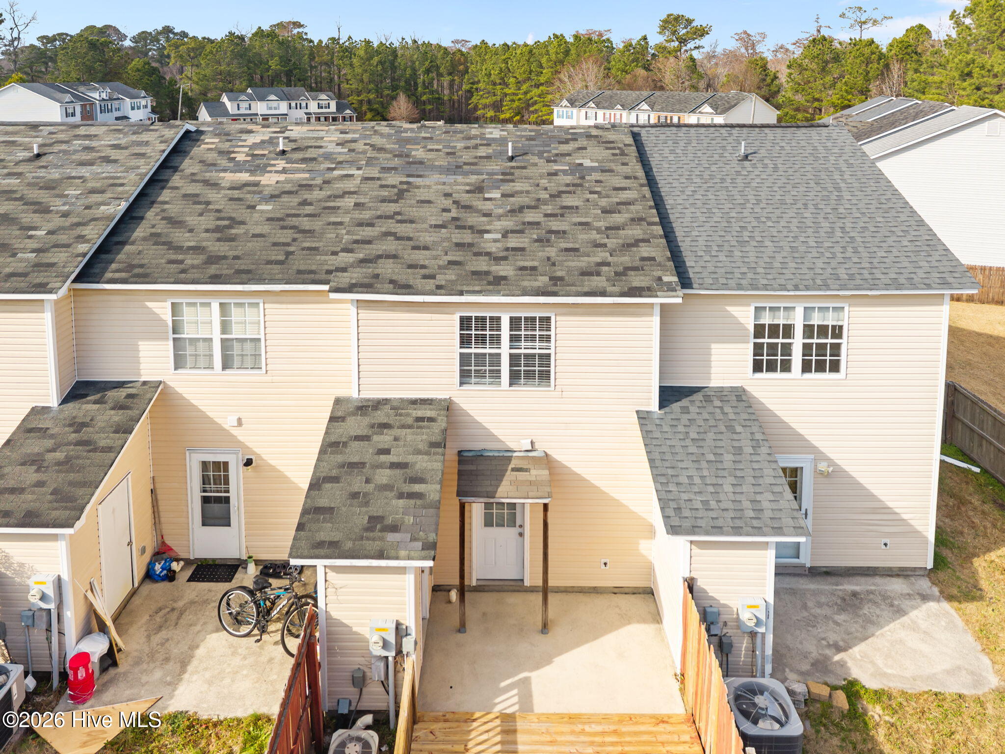 100553765 | Photo 33