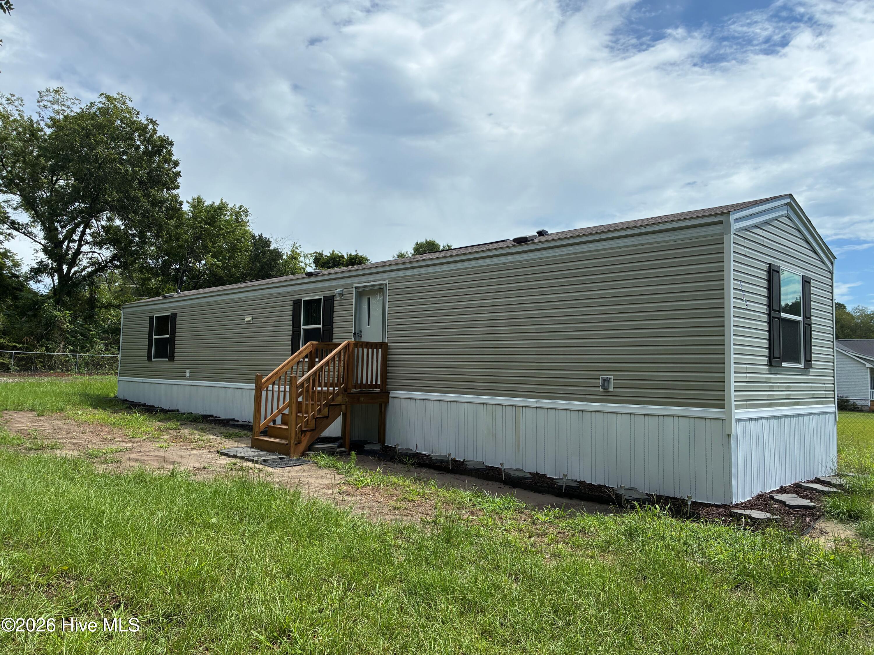 Exterior photo of 109 Wendy Hill Lane, Sneads Ferry, NC 28460. MLS: 100594039