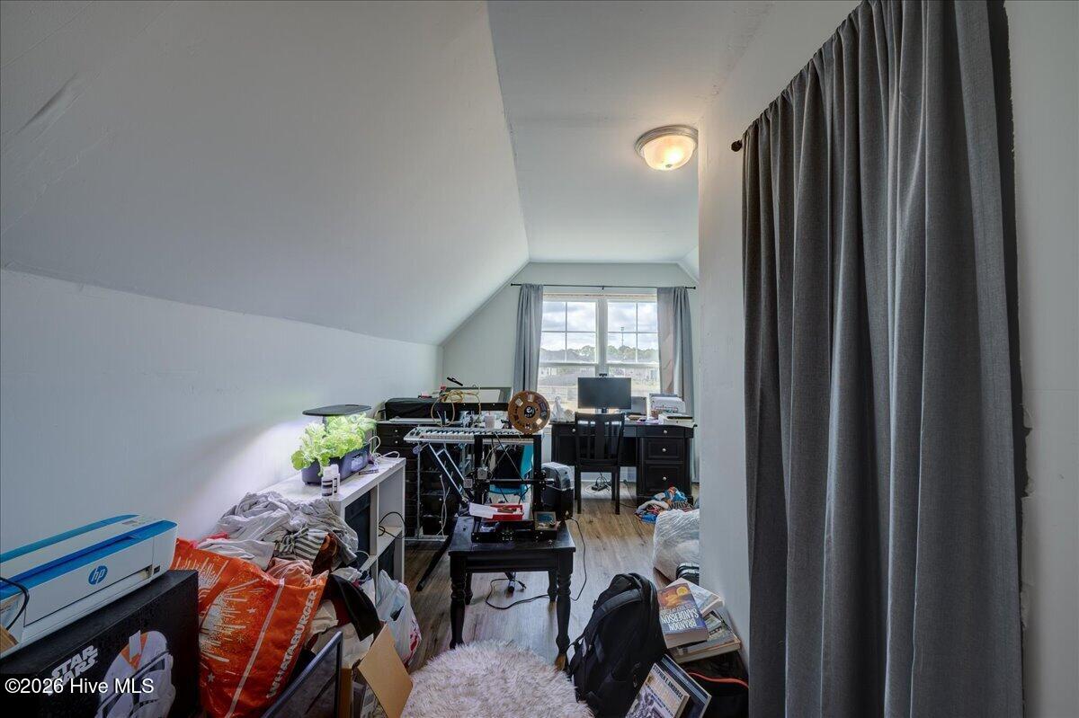 100569767 | Photo 32