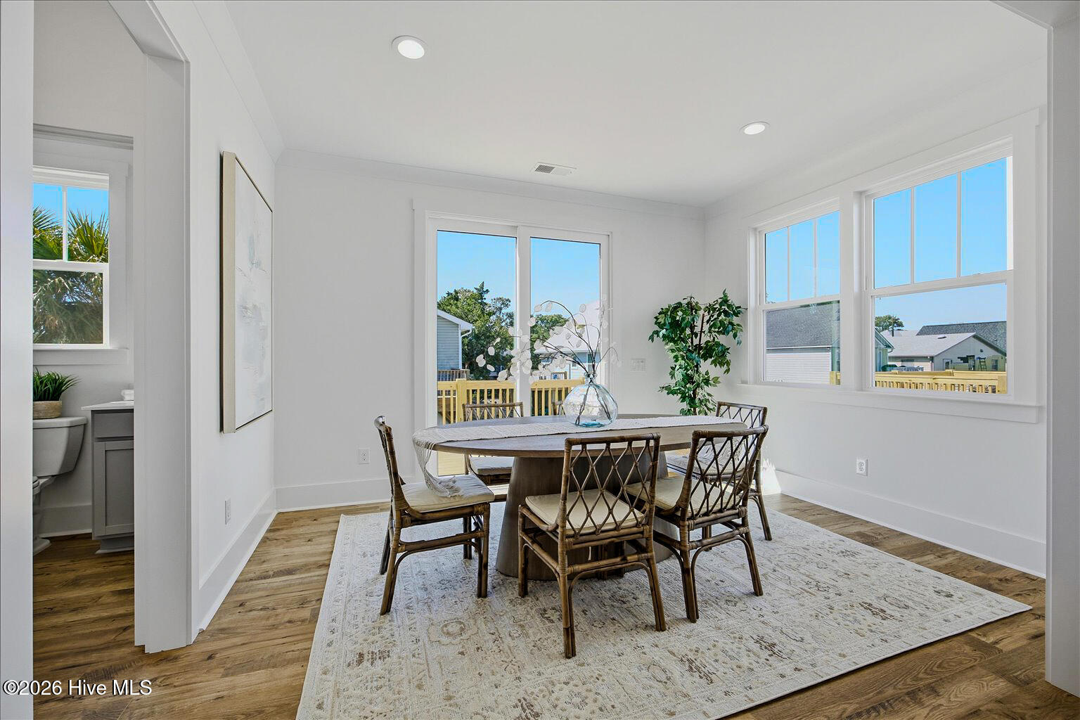 100561873 | Photo 13