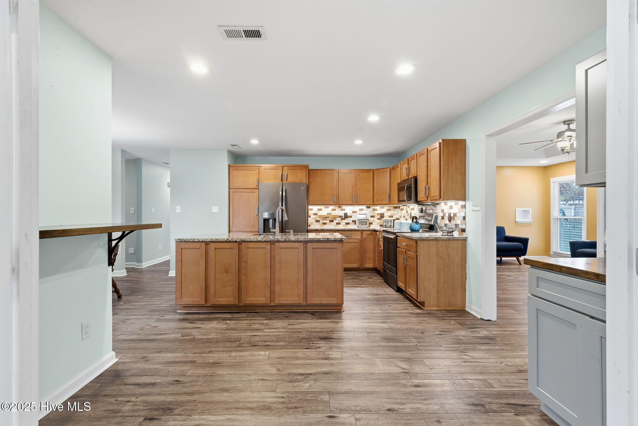 100545269 | Photo 24