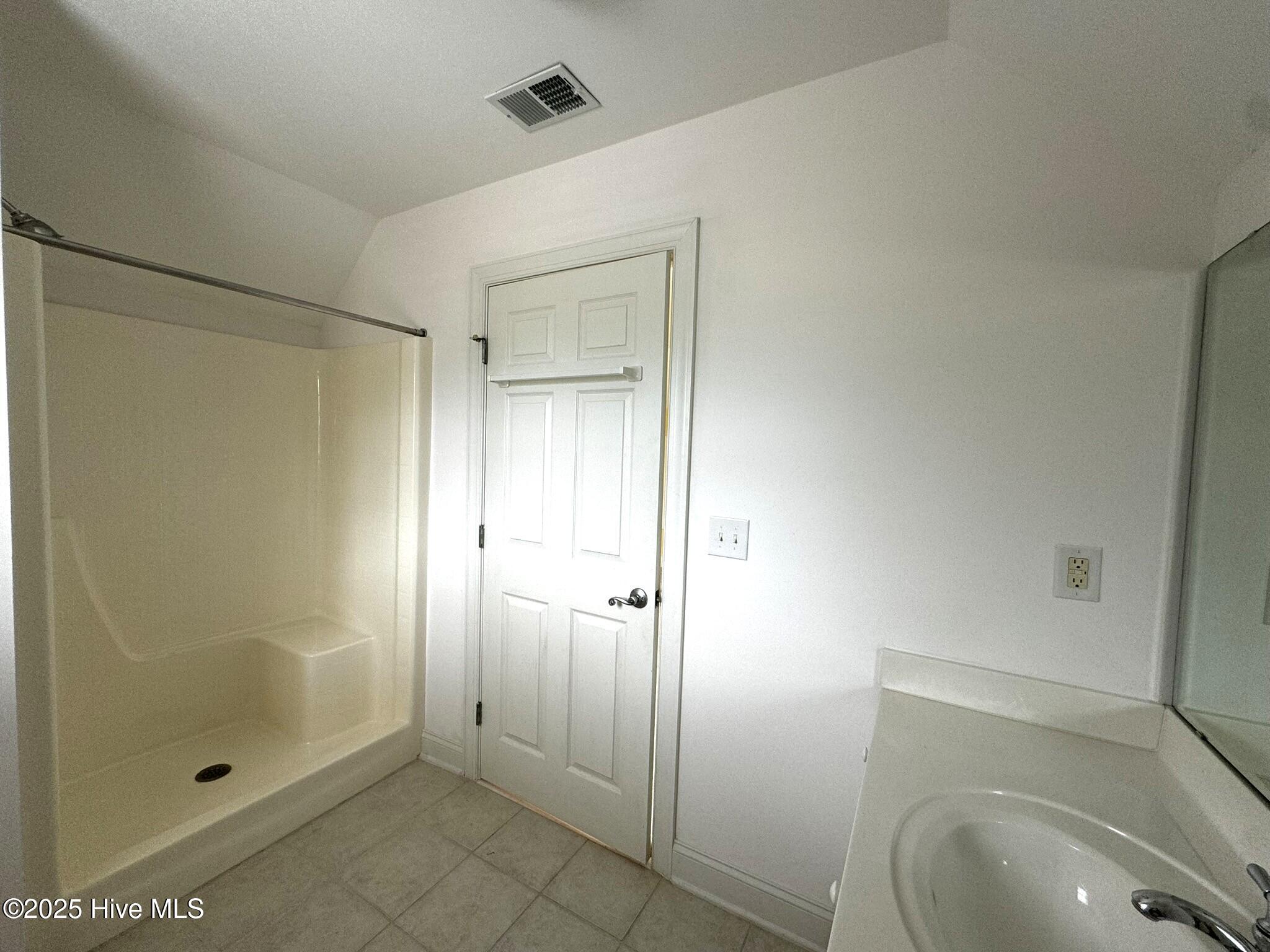 100526978 | Photo 11