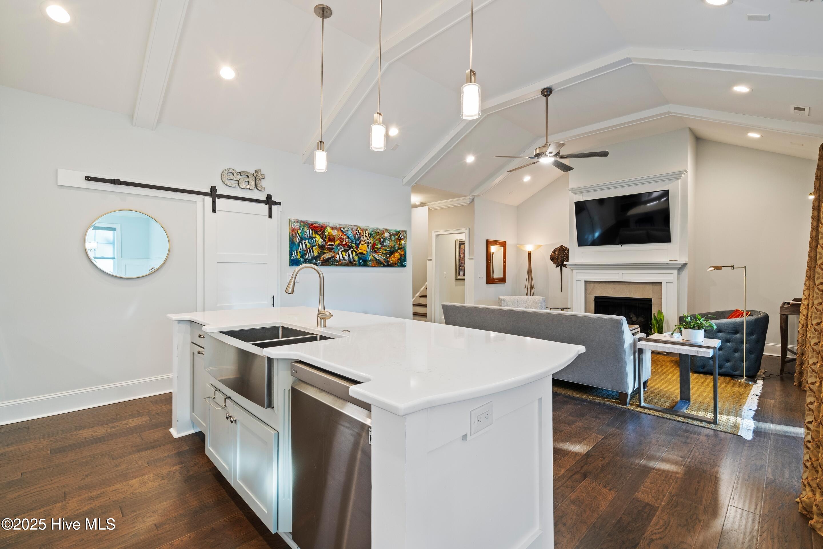 100542073 | Photo 17