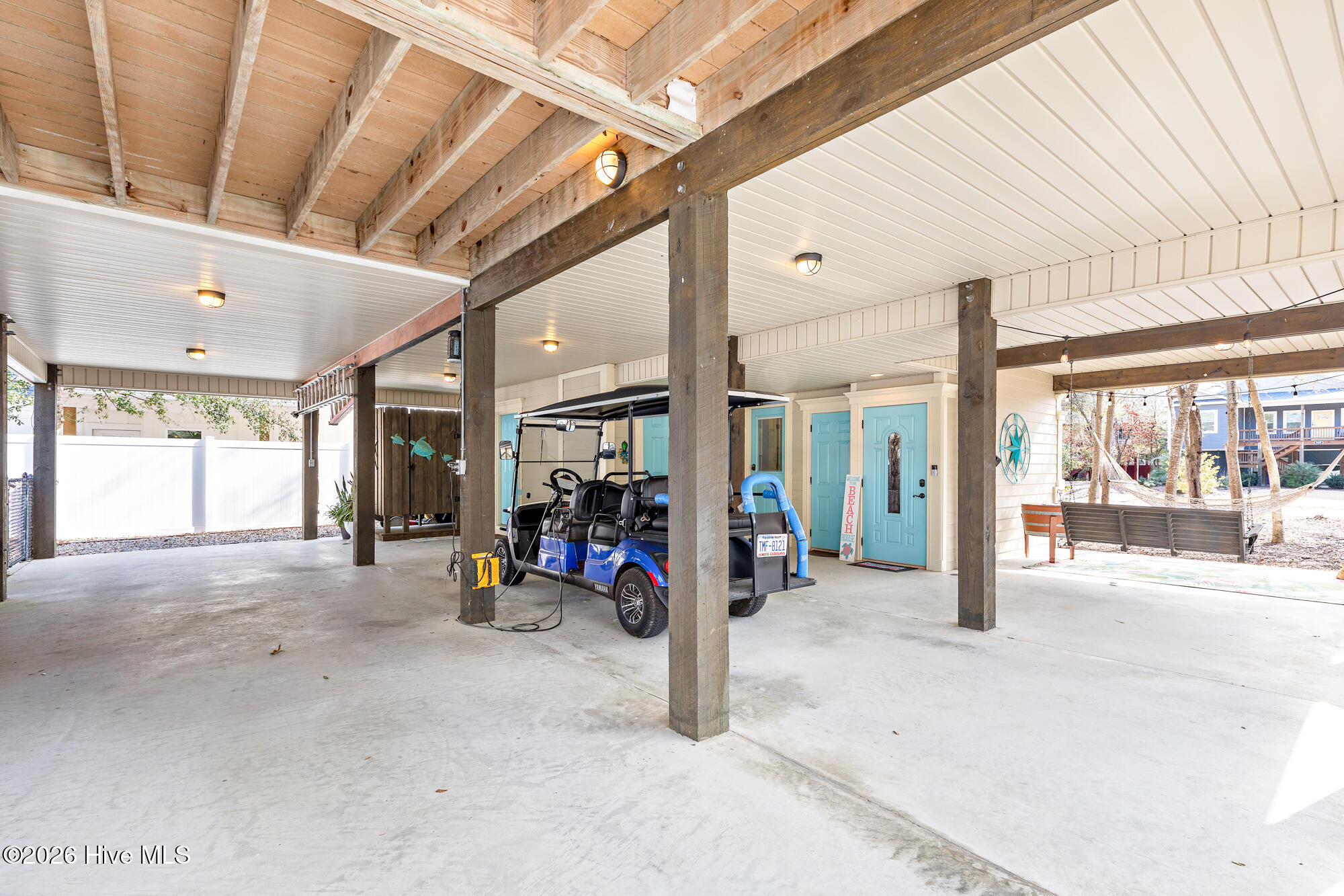 100554367 | Photo 64