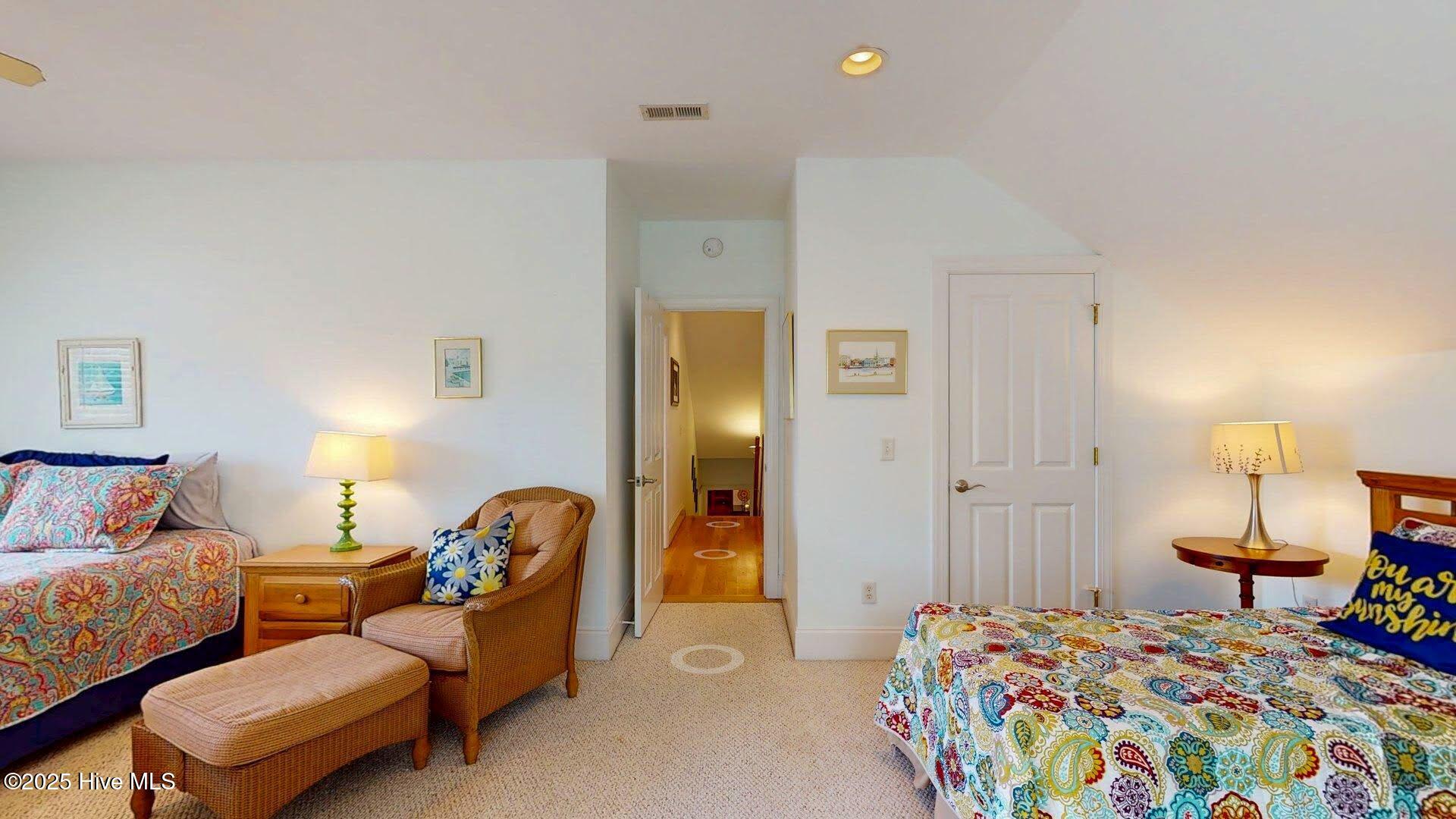 100528011 | Photo 48