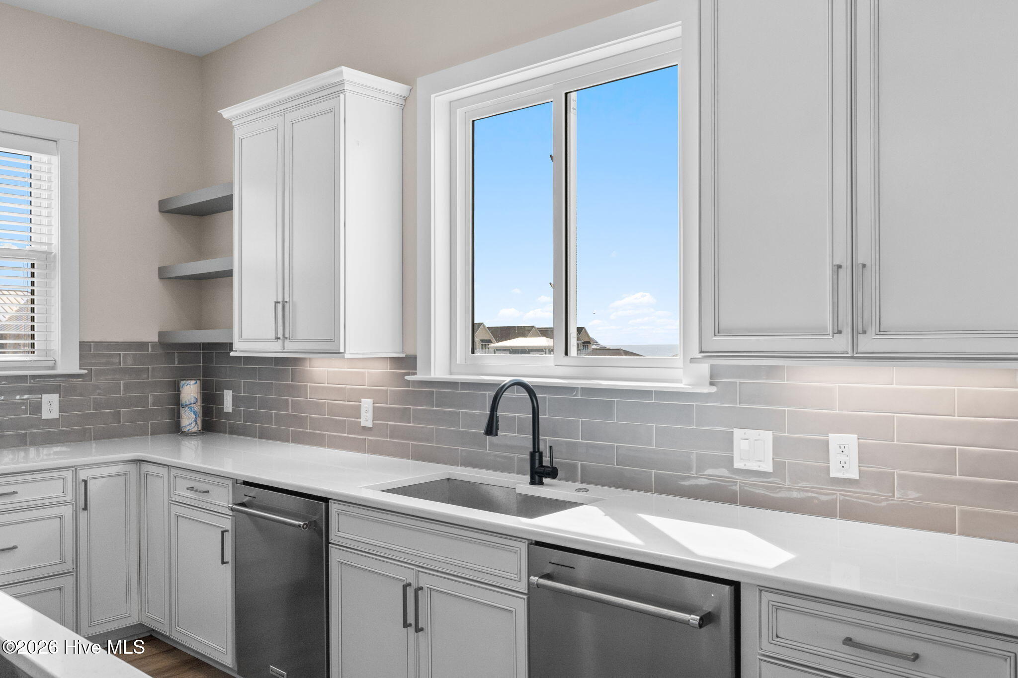 100564964 | Photo 18