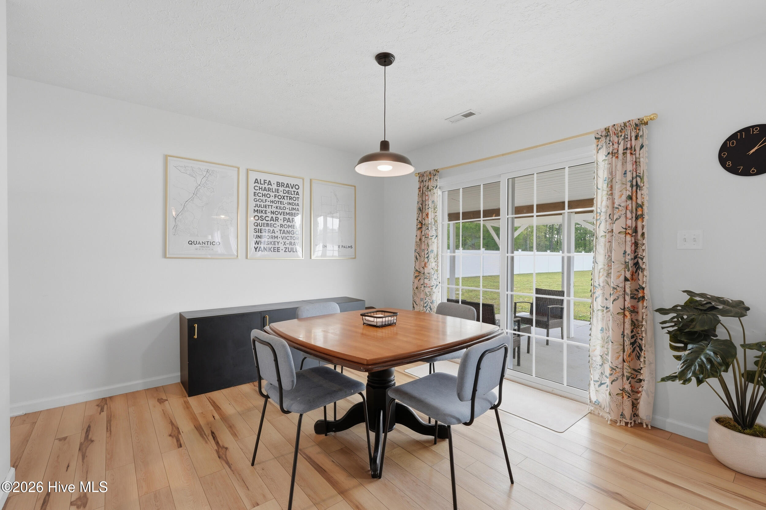 100567725 | Photo 10