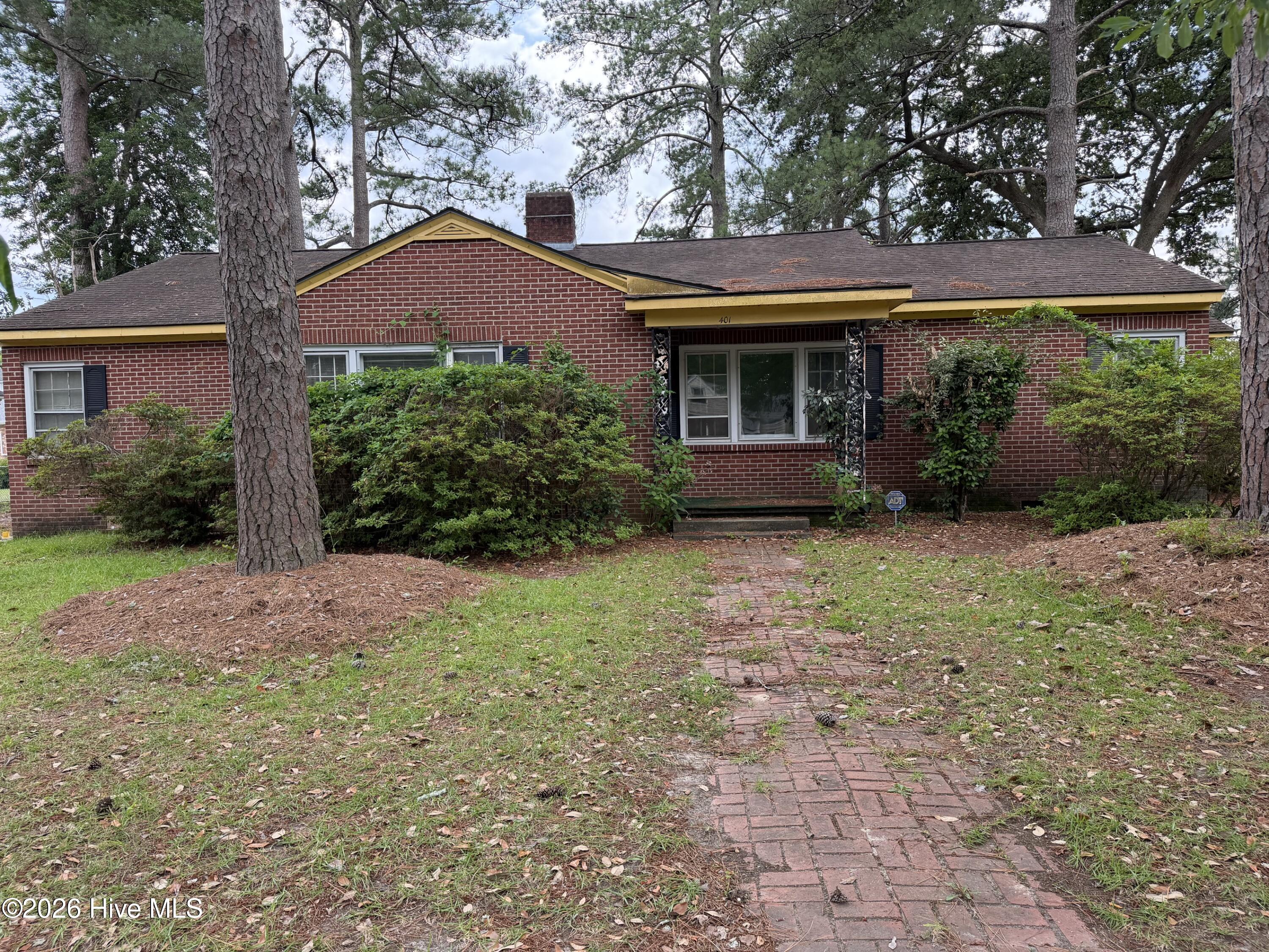 Exterior photo of 401 E 10th Street, Washington, NC 27889. MLS: 100582060