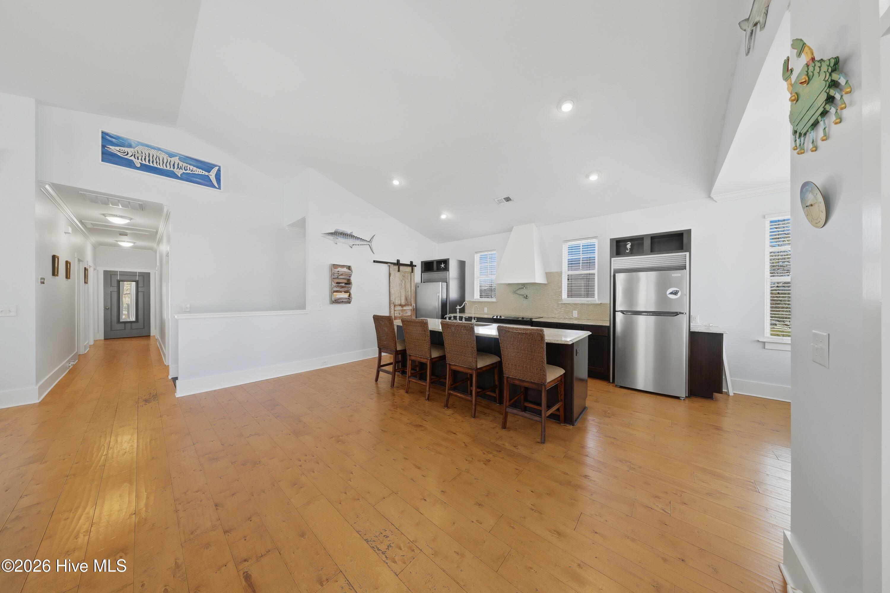 100564294 | Photo 23