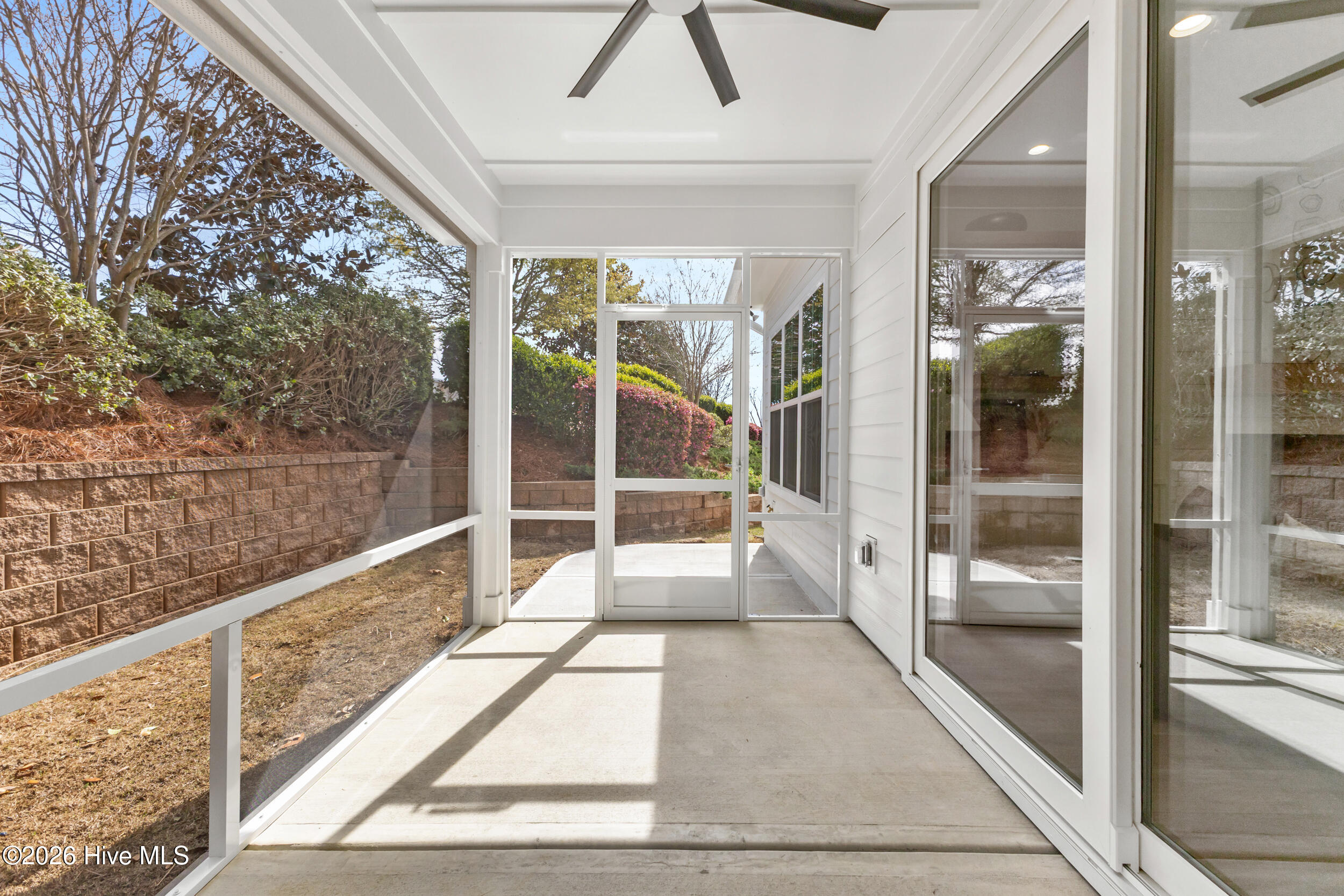 100561477 | Photo 39