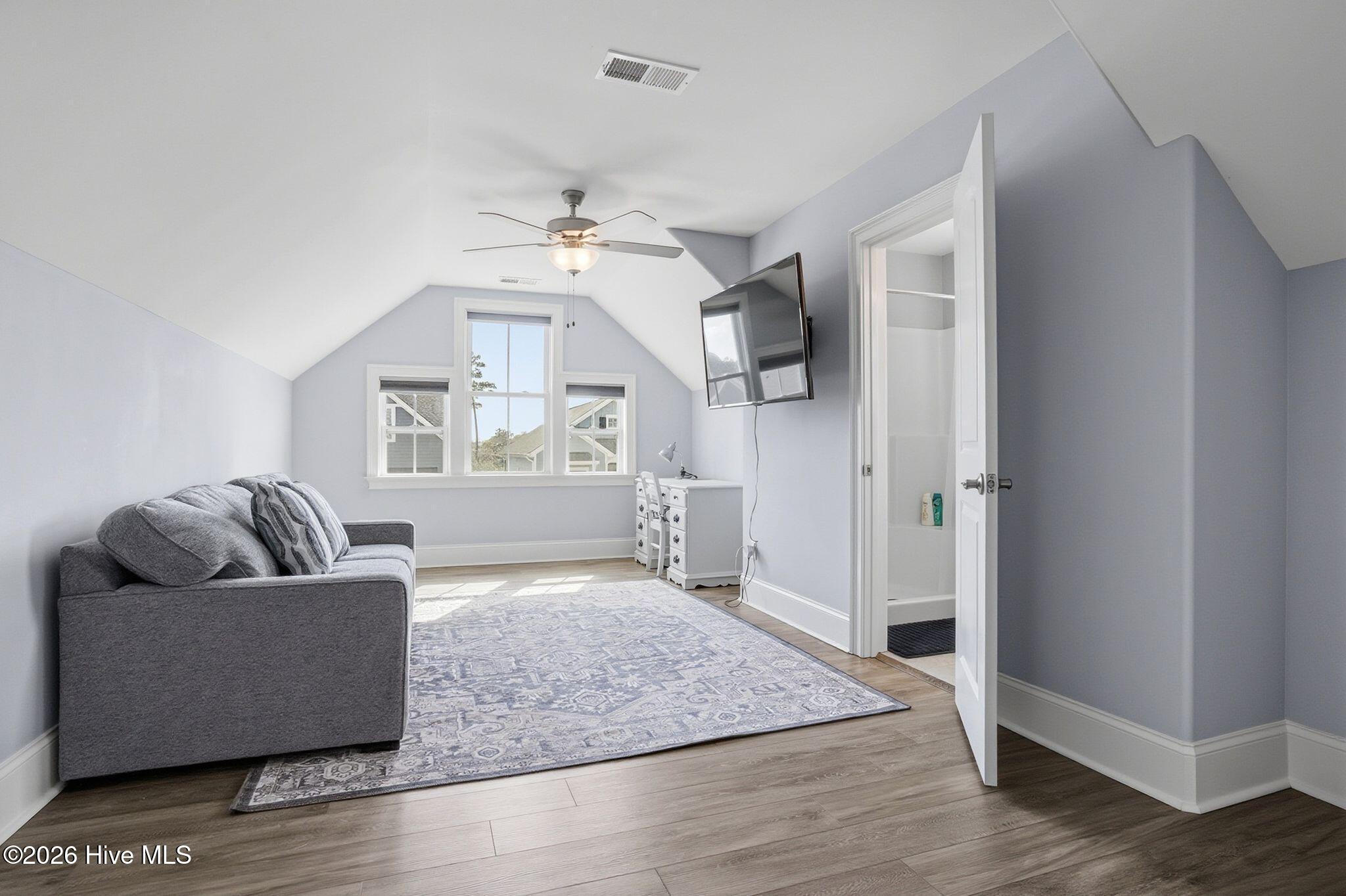 100556850 | Photo 32