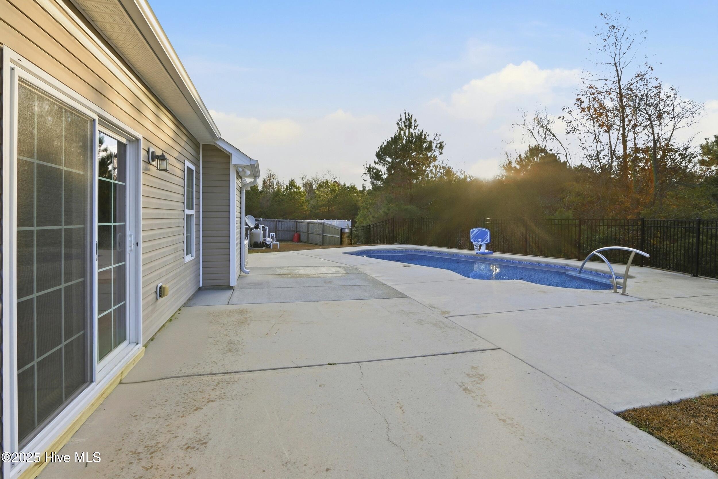 100545601 | Photo 48