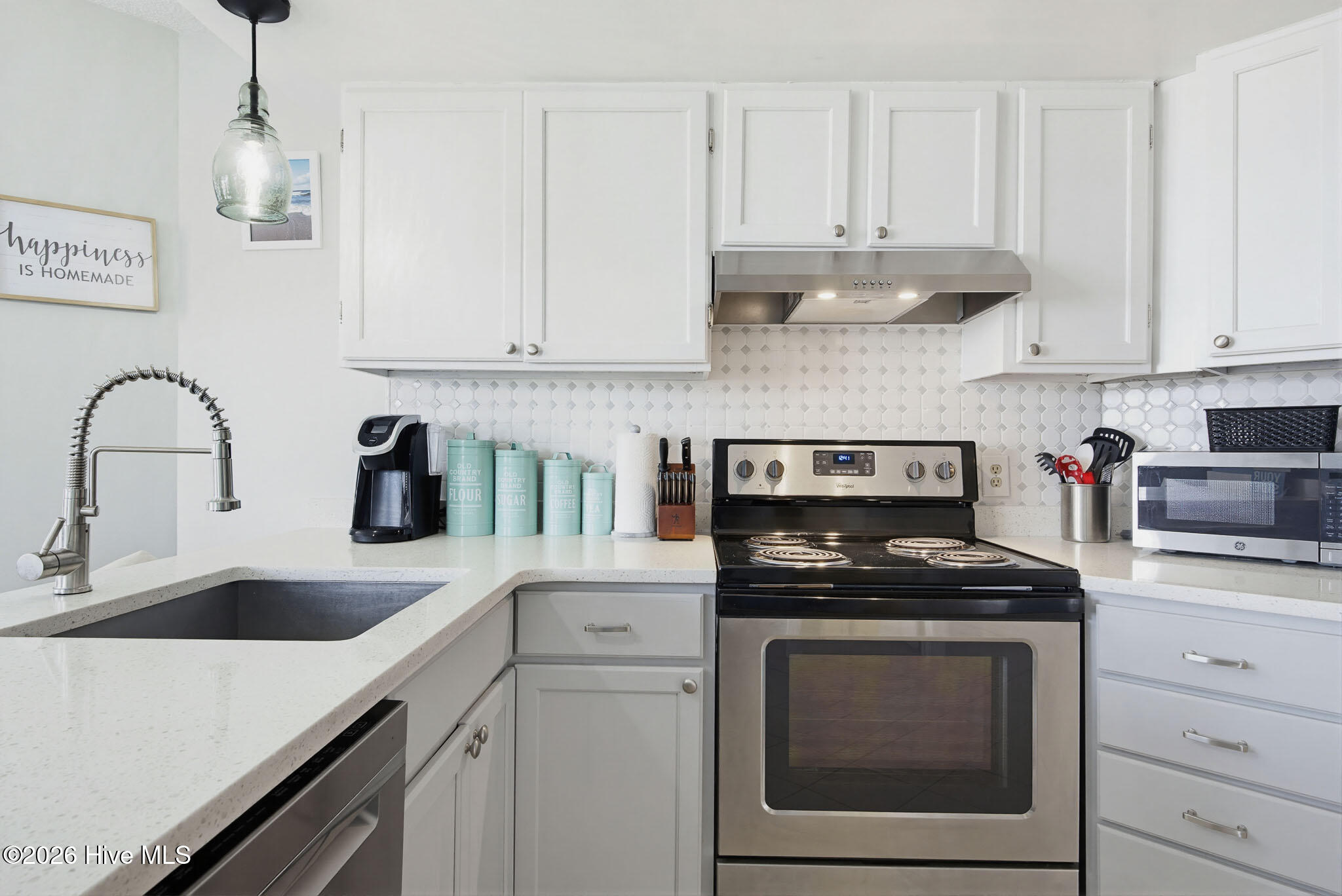 100569800 | Photo 17