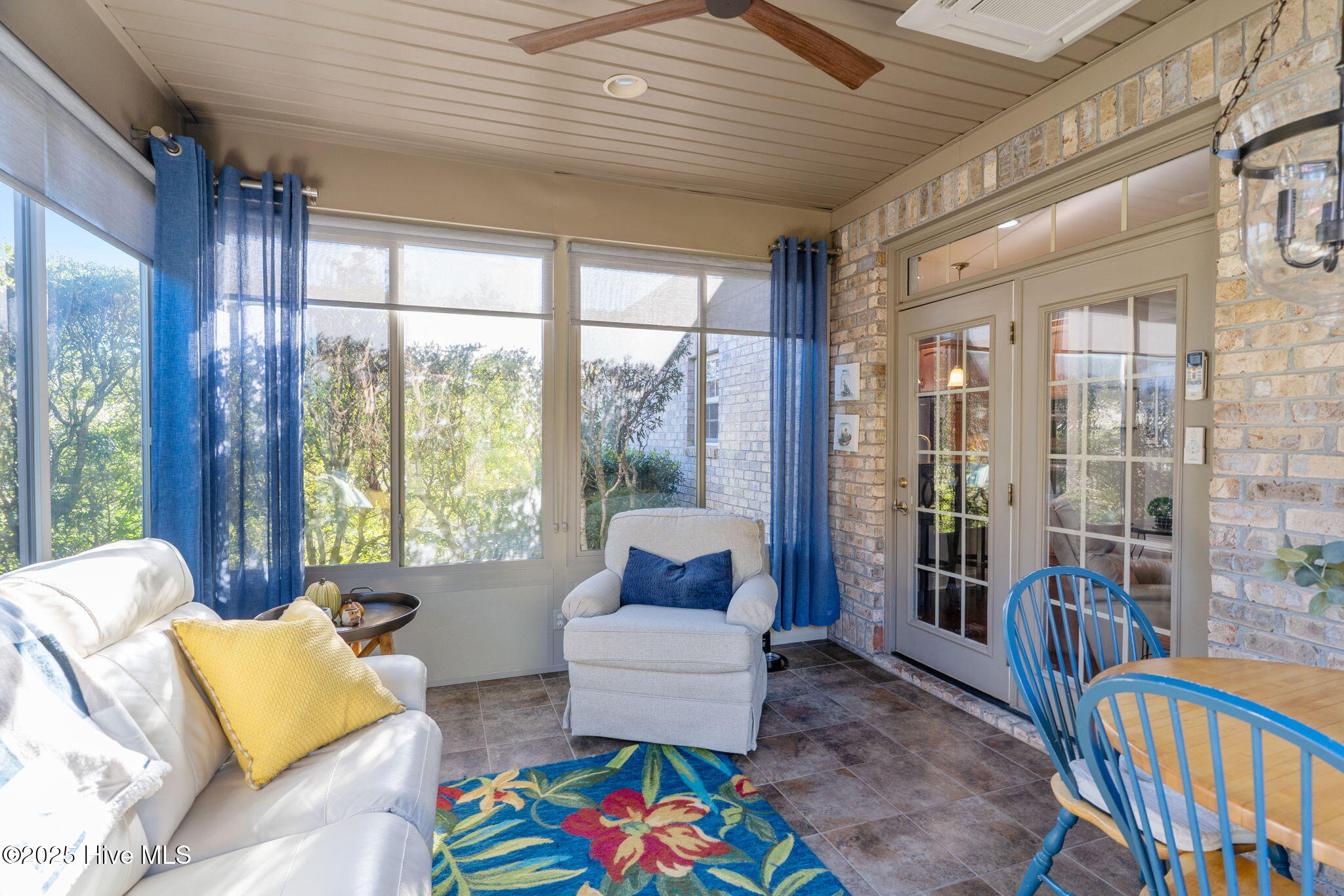 100538493 | Photo 30