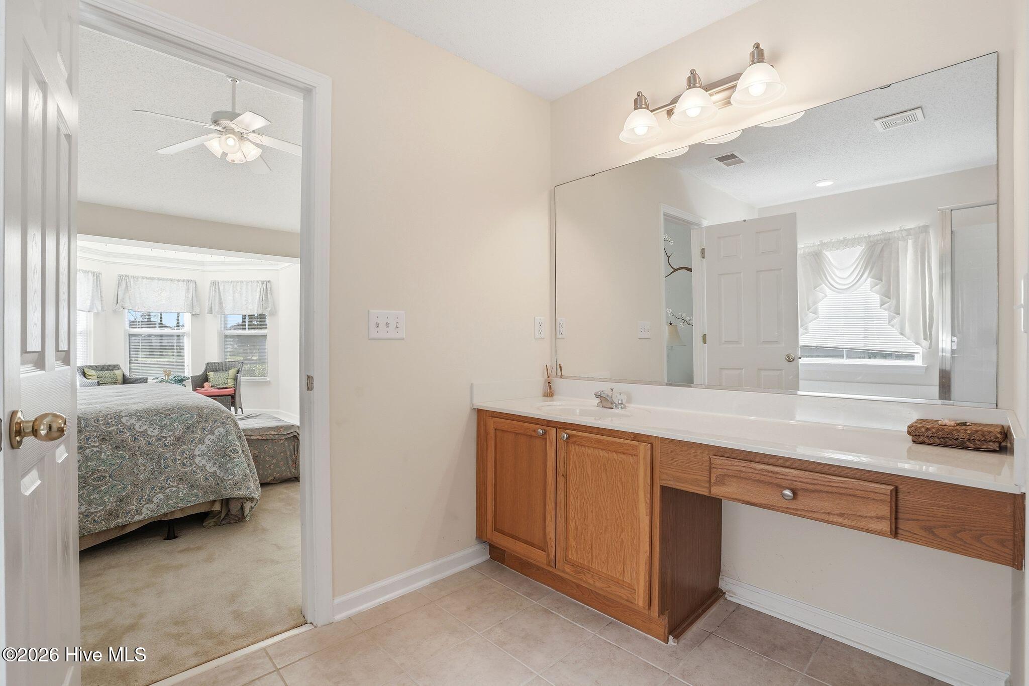 100560639 | Photo 24