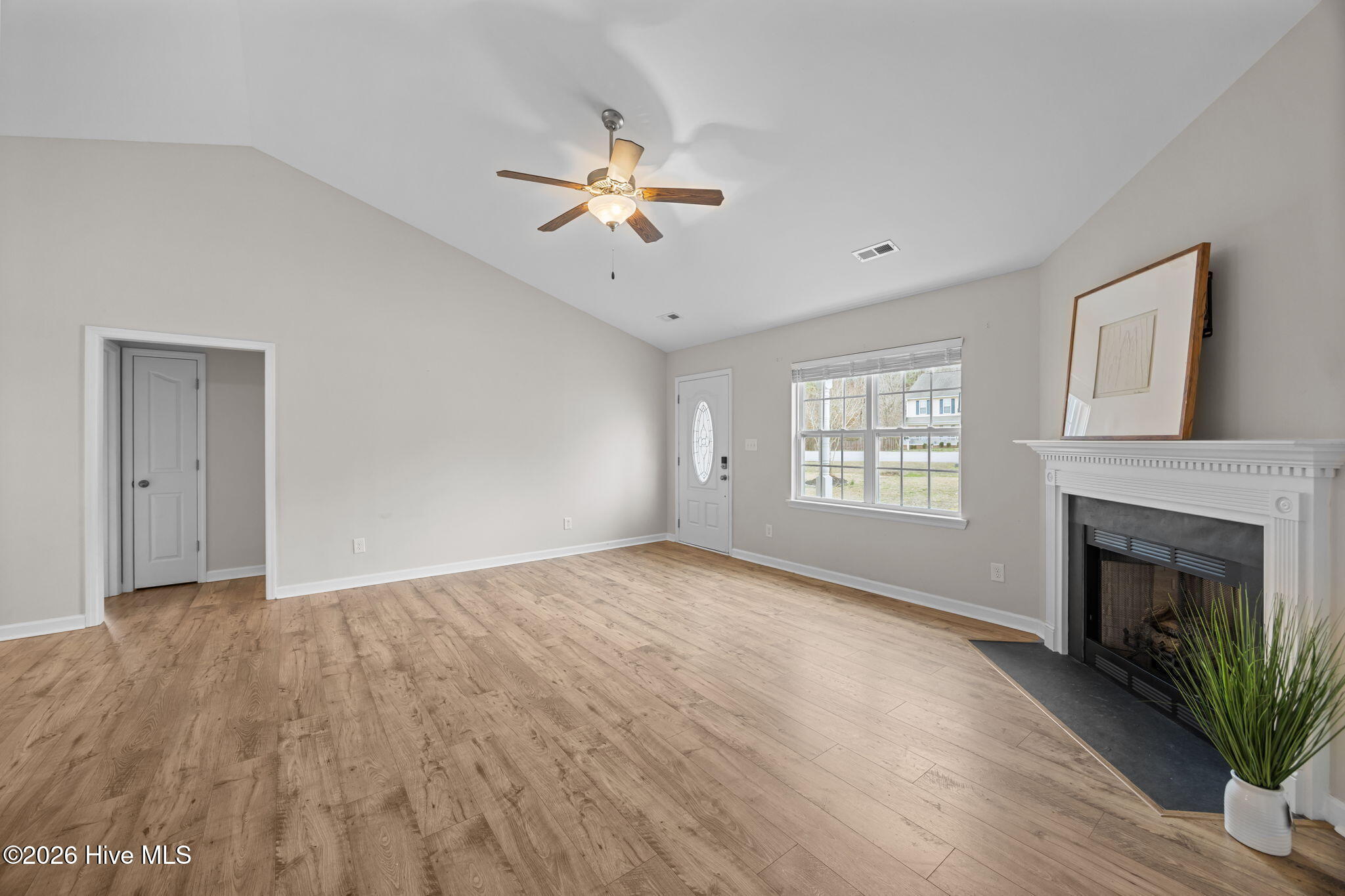 100557959 | Photo 21