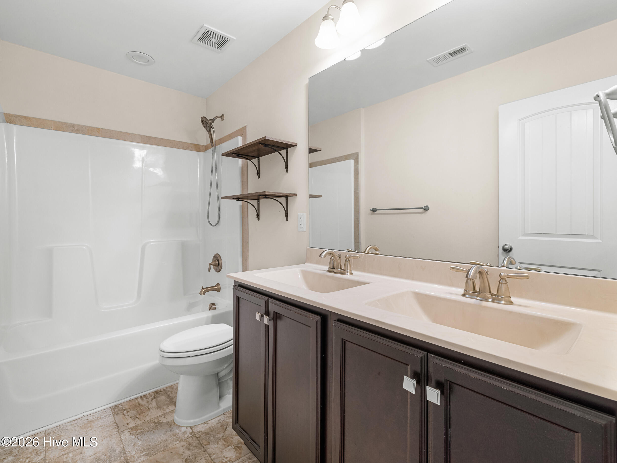 100548772 | Photo 46