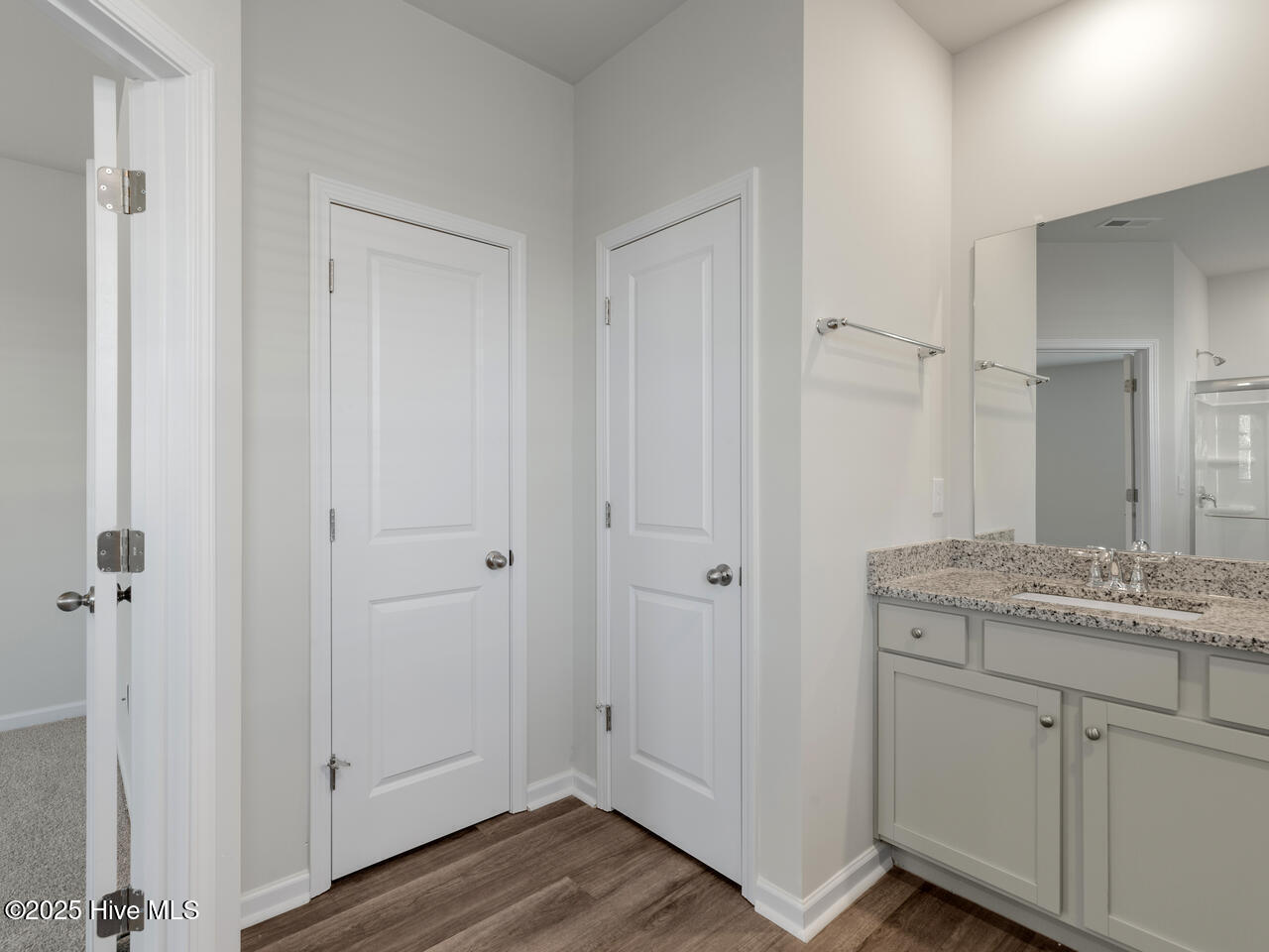 100569239 | Photo 20