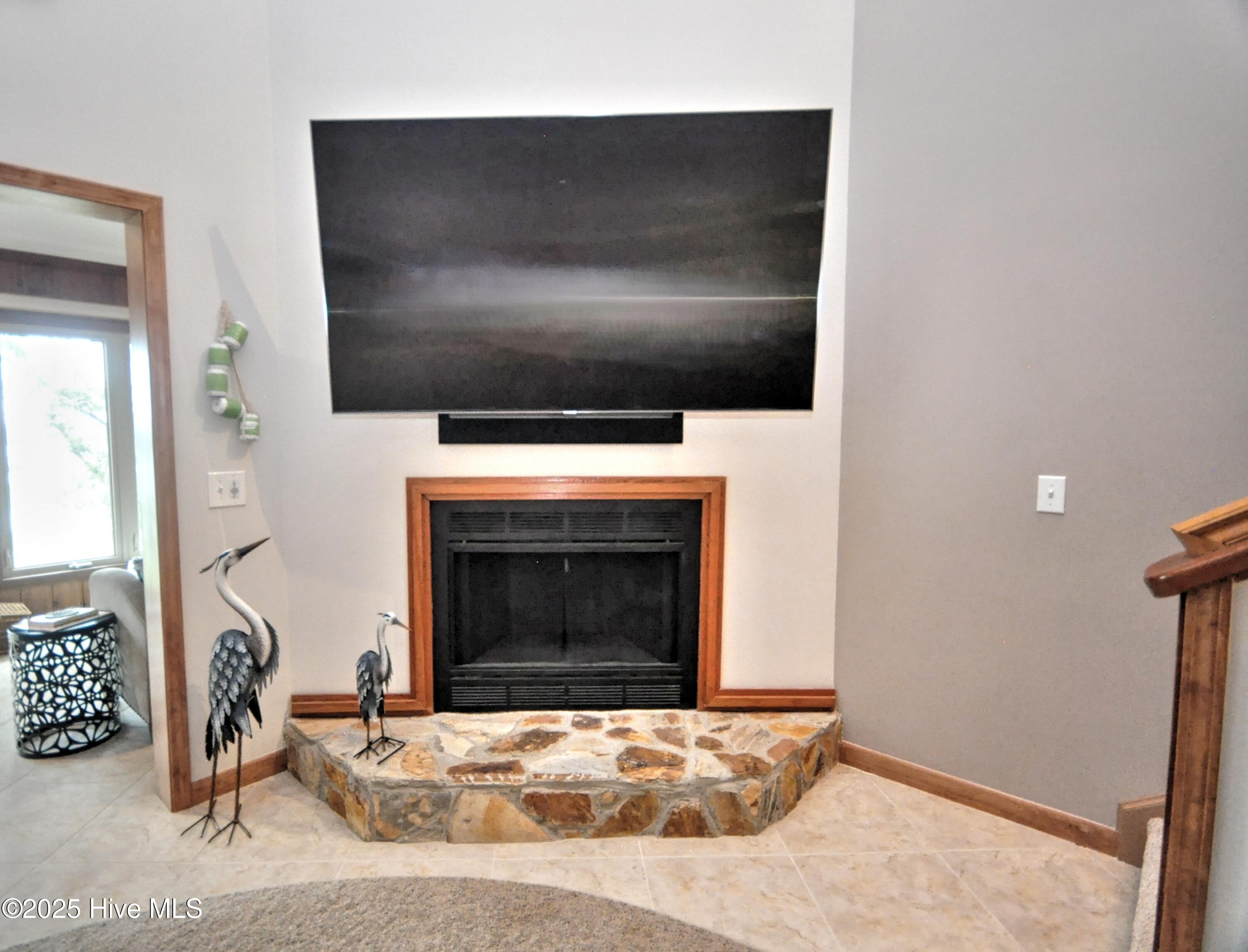 100526298 | Photo 16