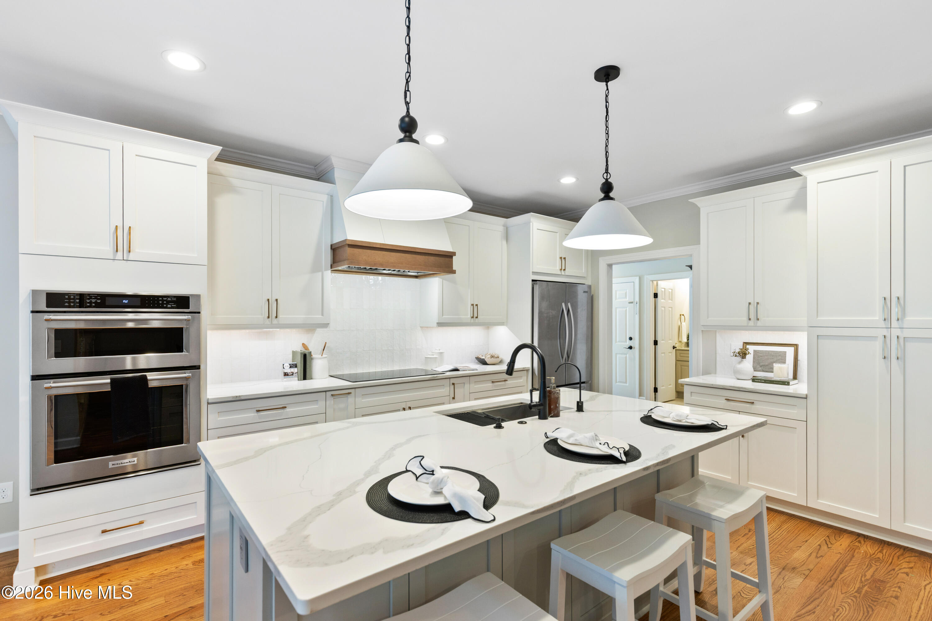 100560916 | Photo 15