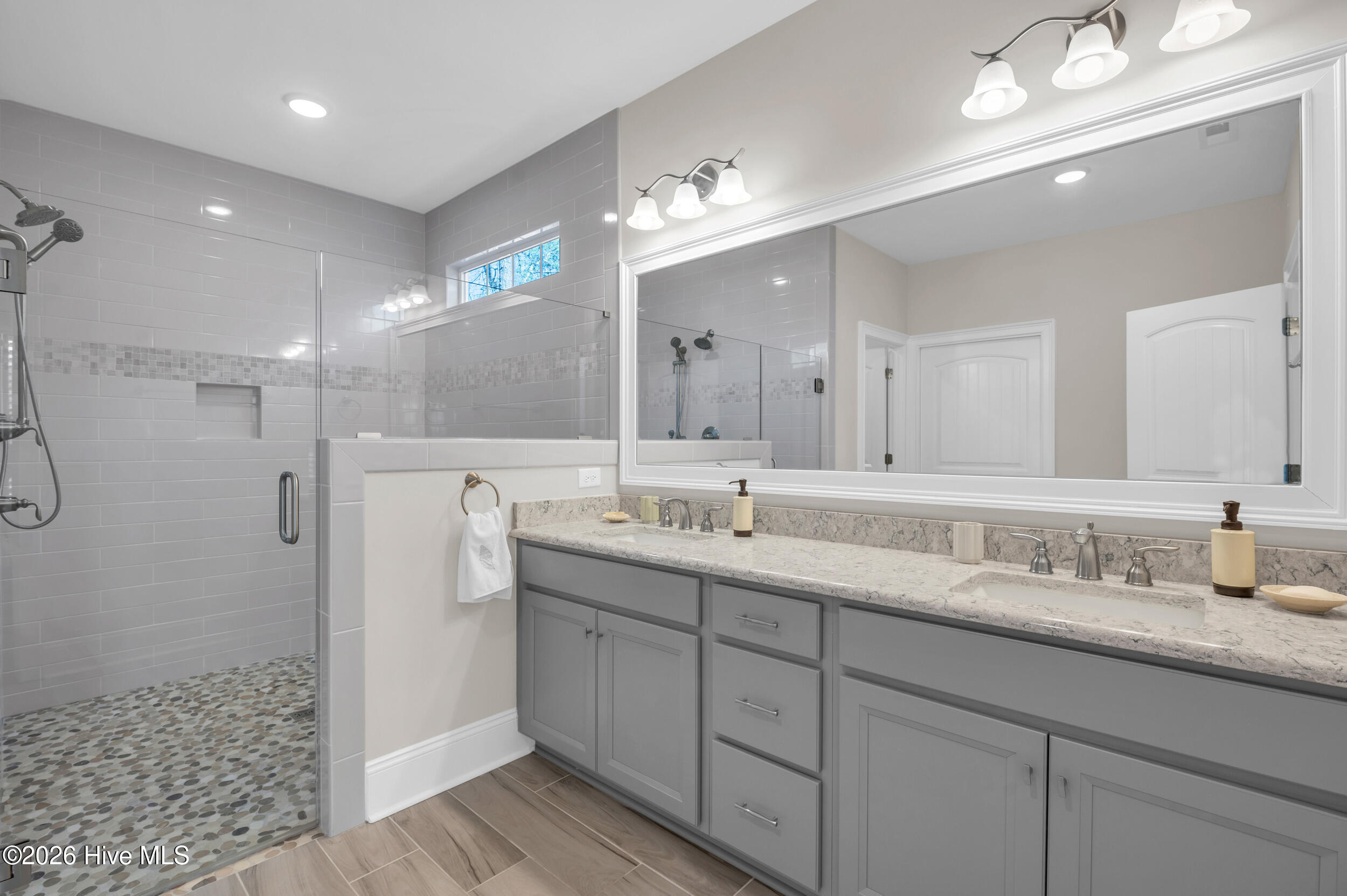 100545849 | Photo 17