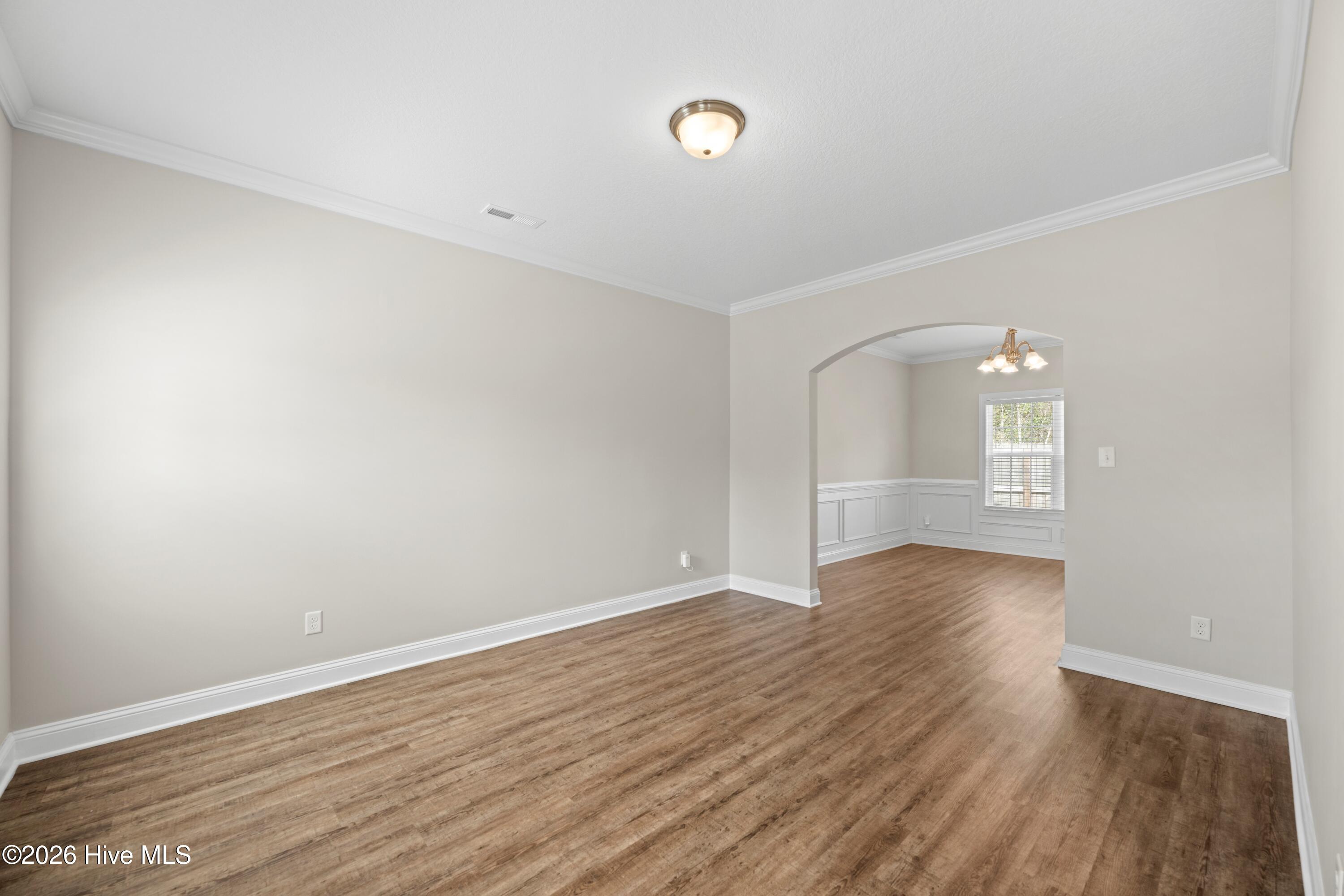 100561863 | Photo 15