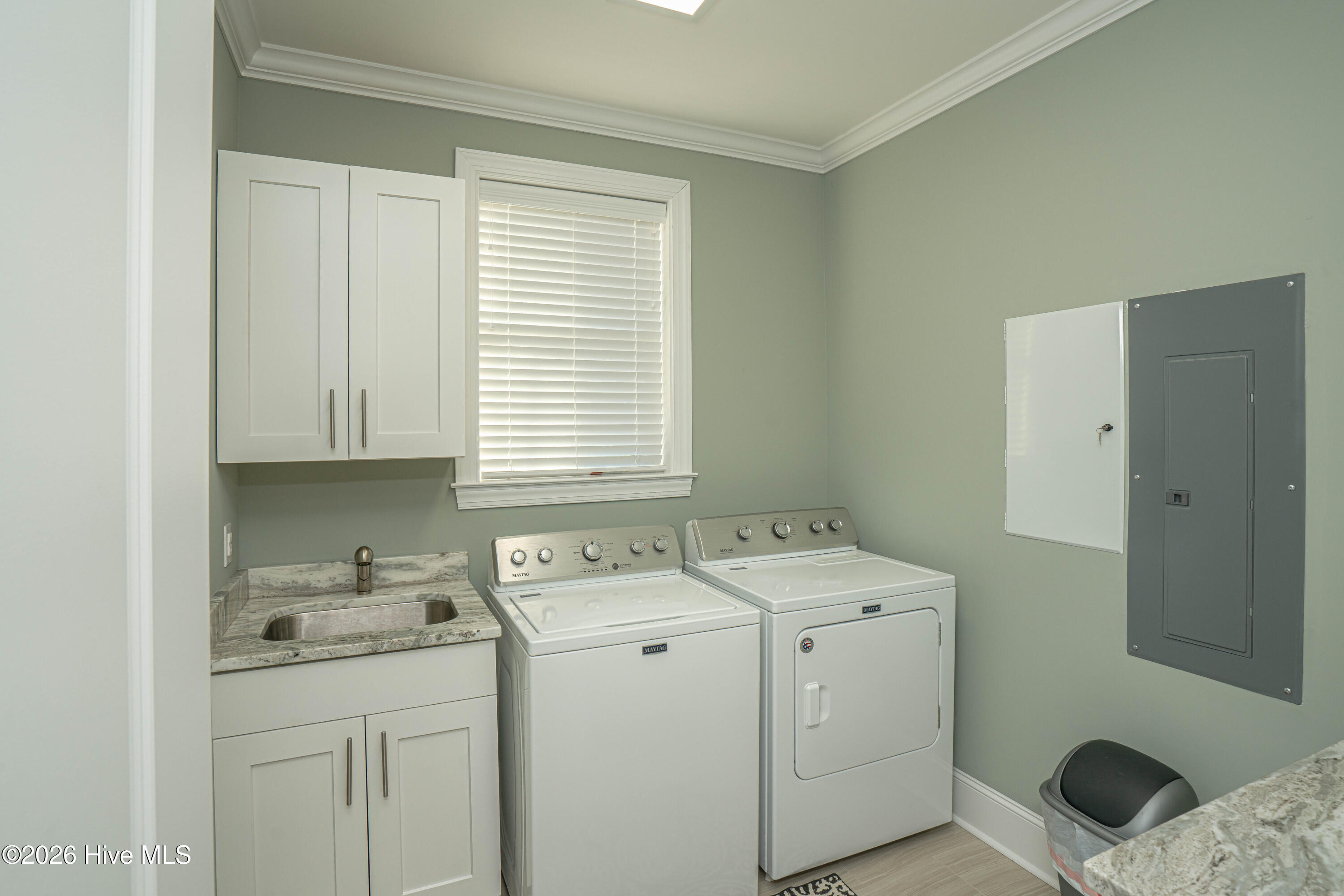 100550389 | Photo 70