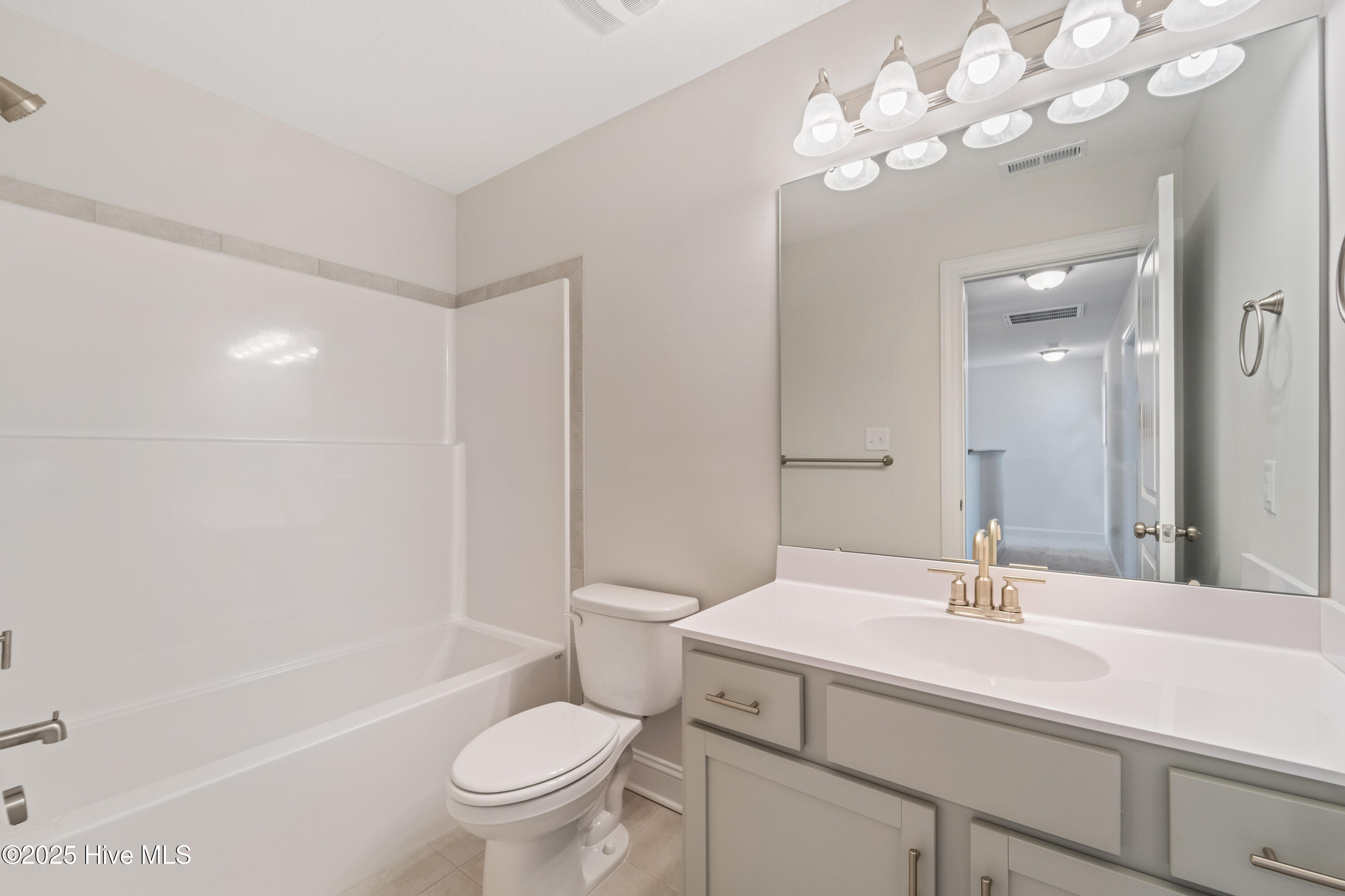 100519701 | Photo 28