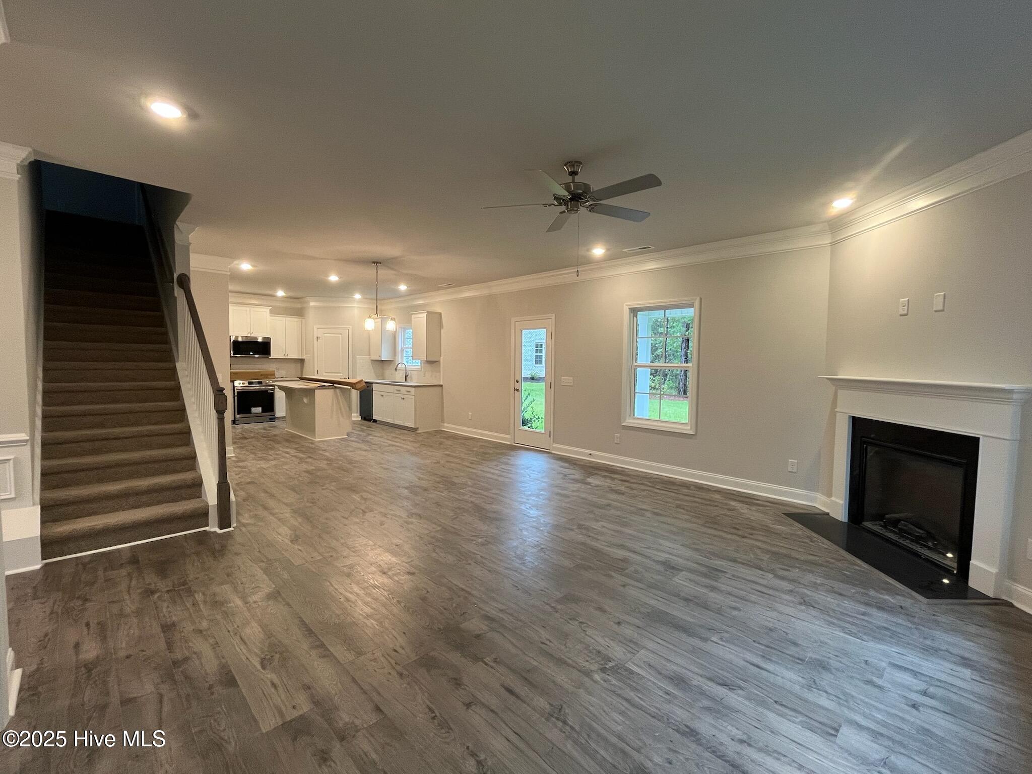 100420321 | Photo 15