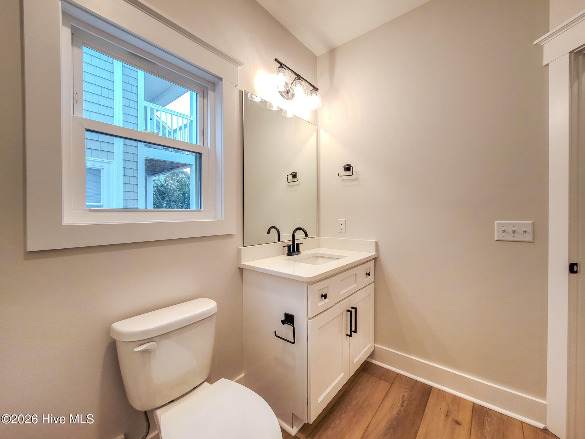 100553642 | Photo 42