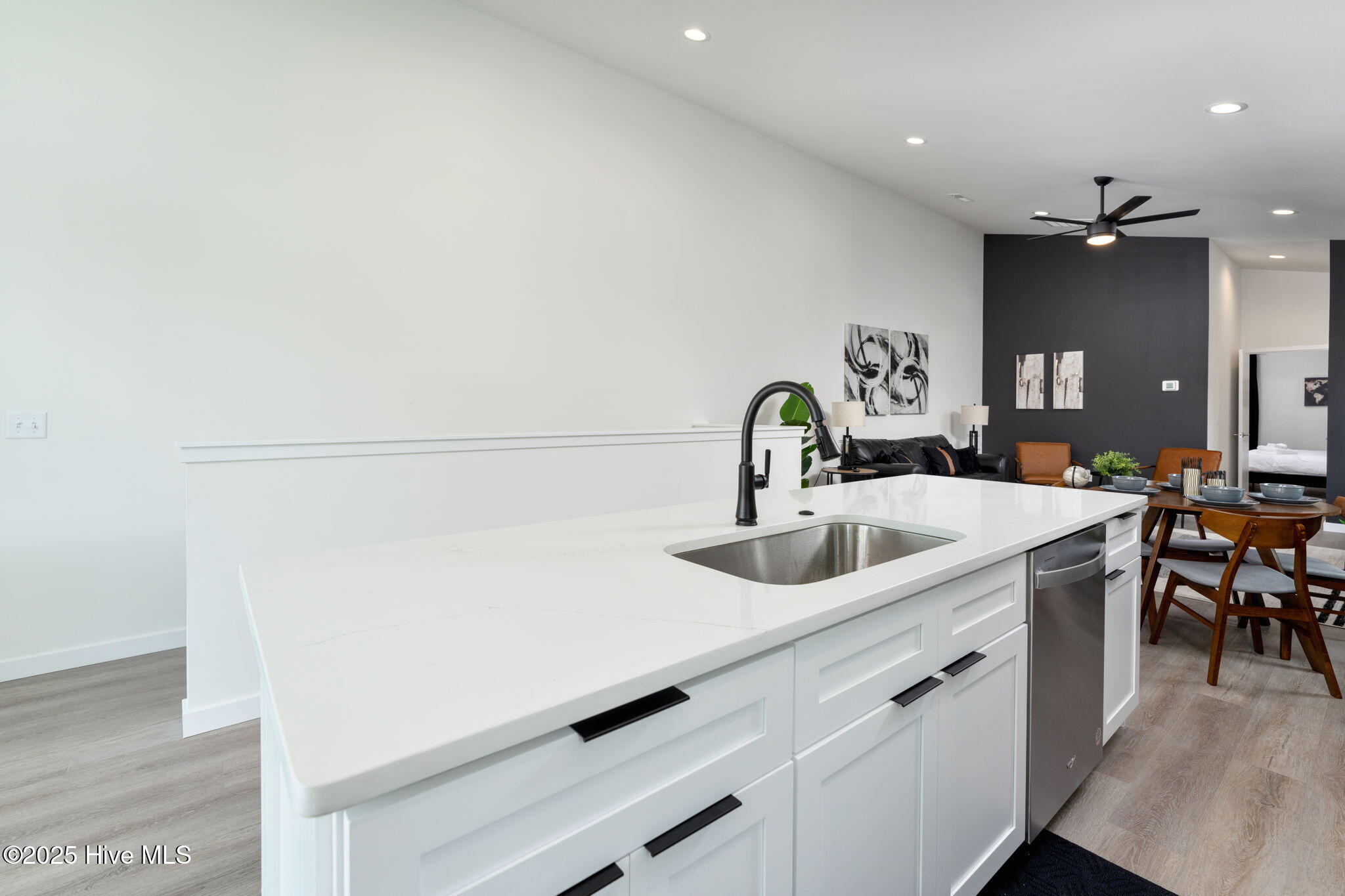 100485156 | Photo 17