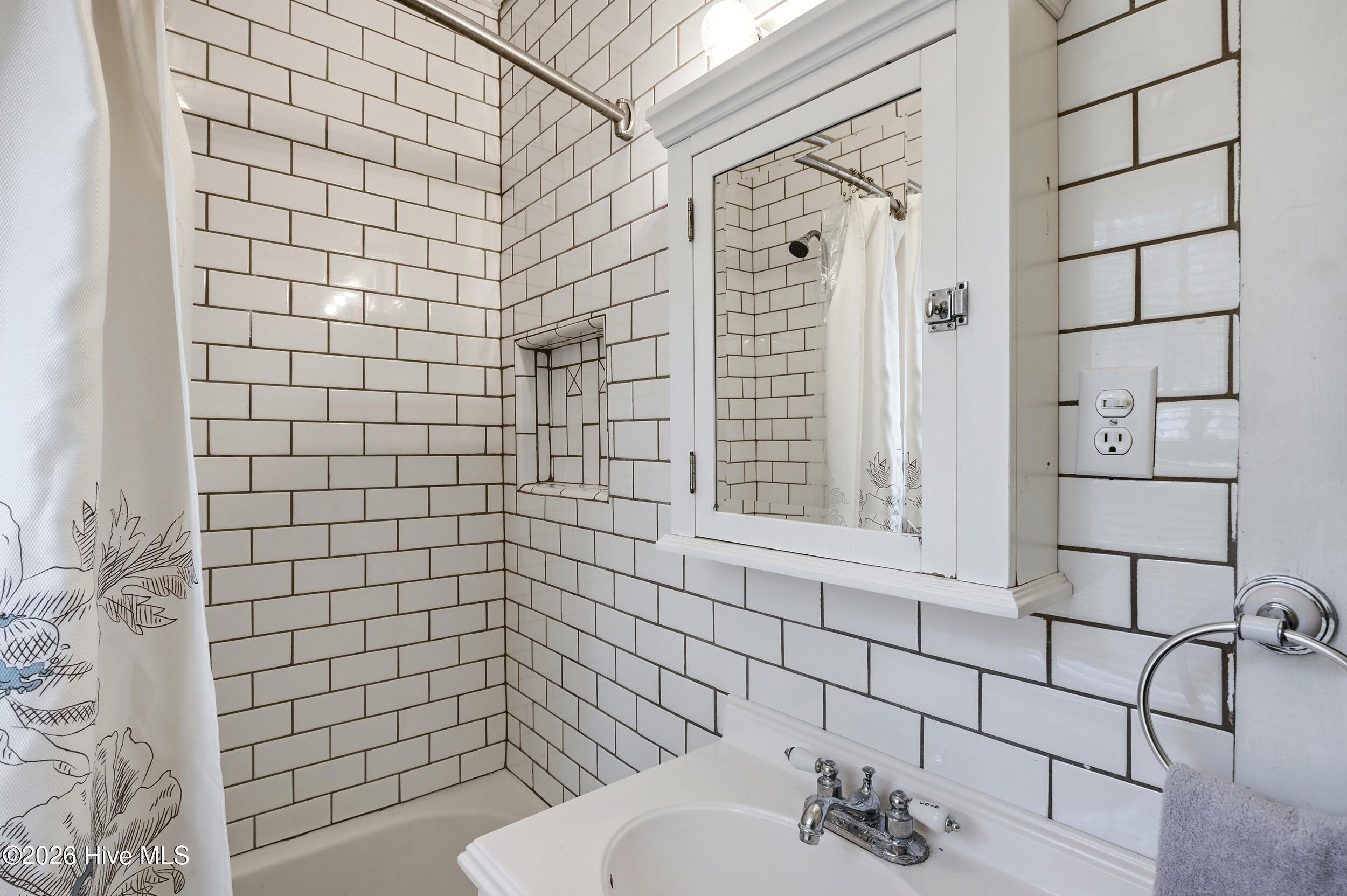 100554640 | Photo 21