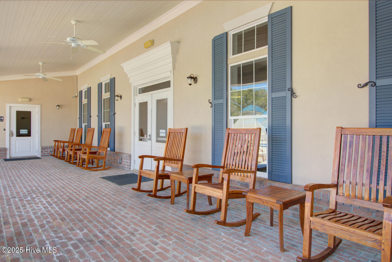 100531900 | Photo 42