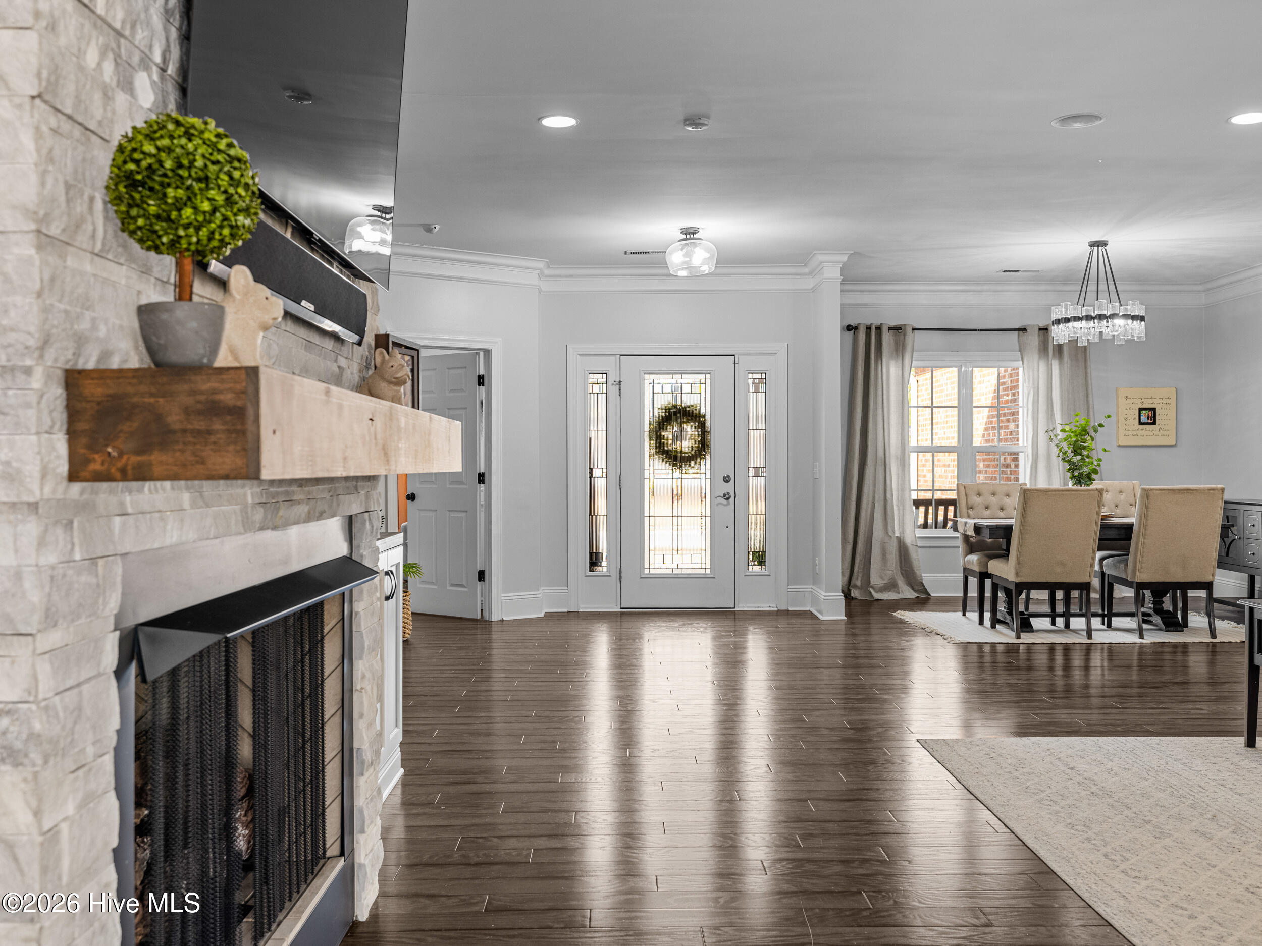 100557590 | Photo 18