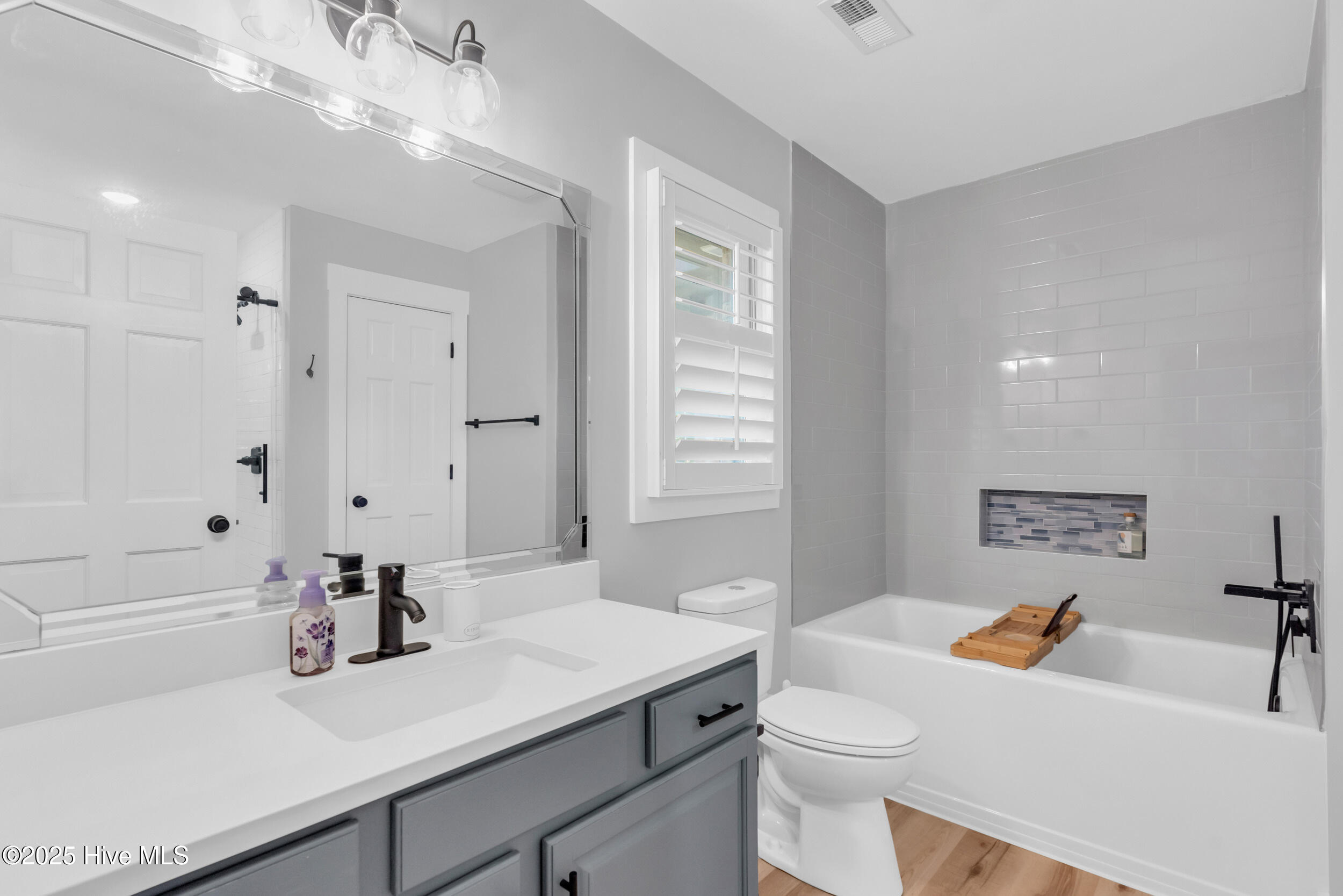 100538060 | Photo 20