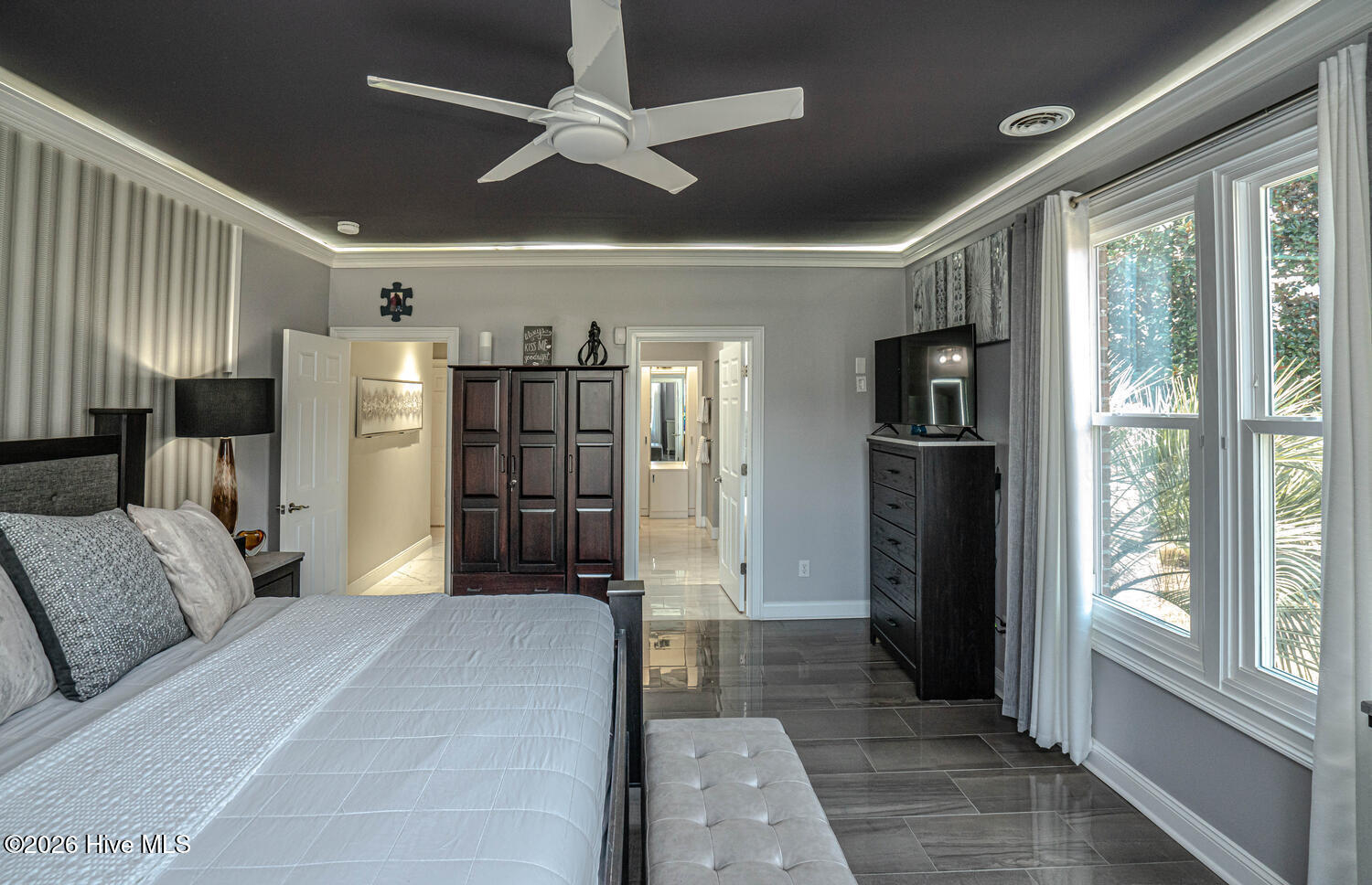 100561911 | Photo 30