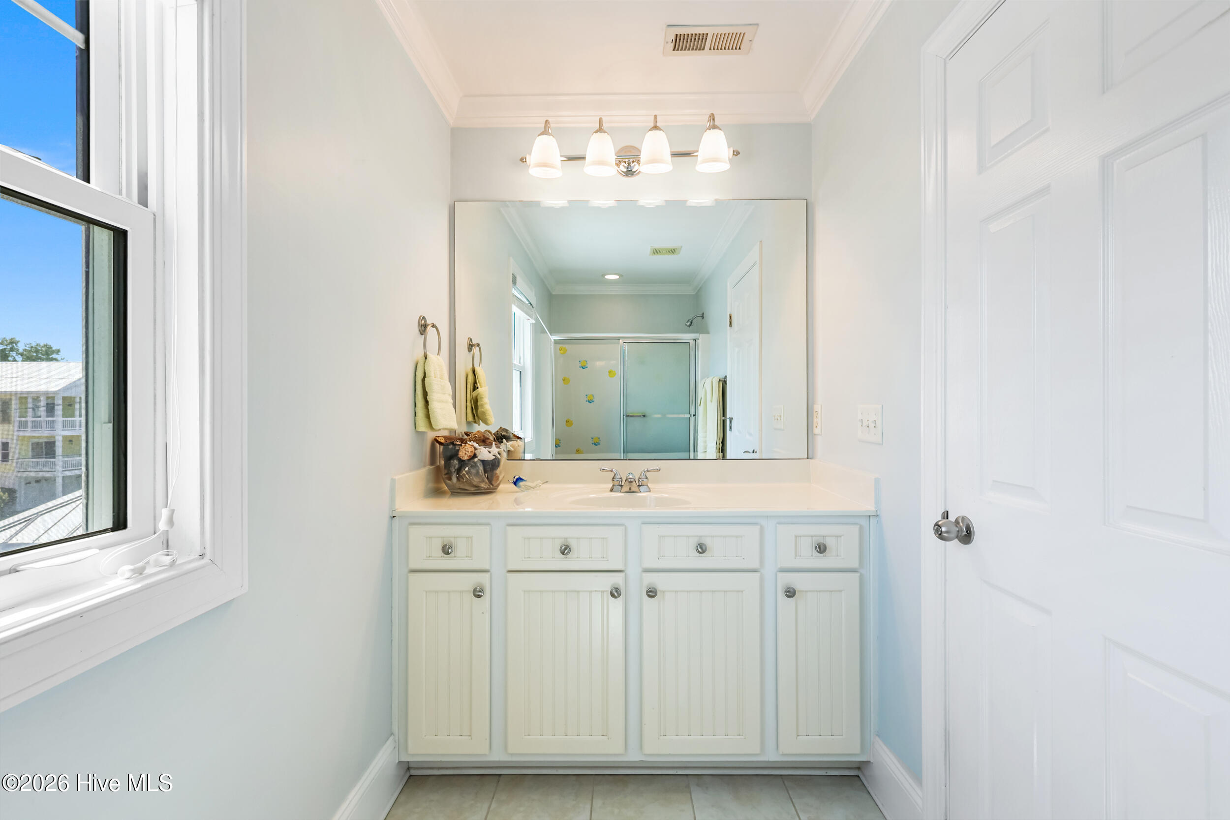 100568478 | Photo 20