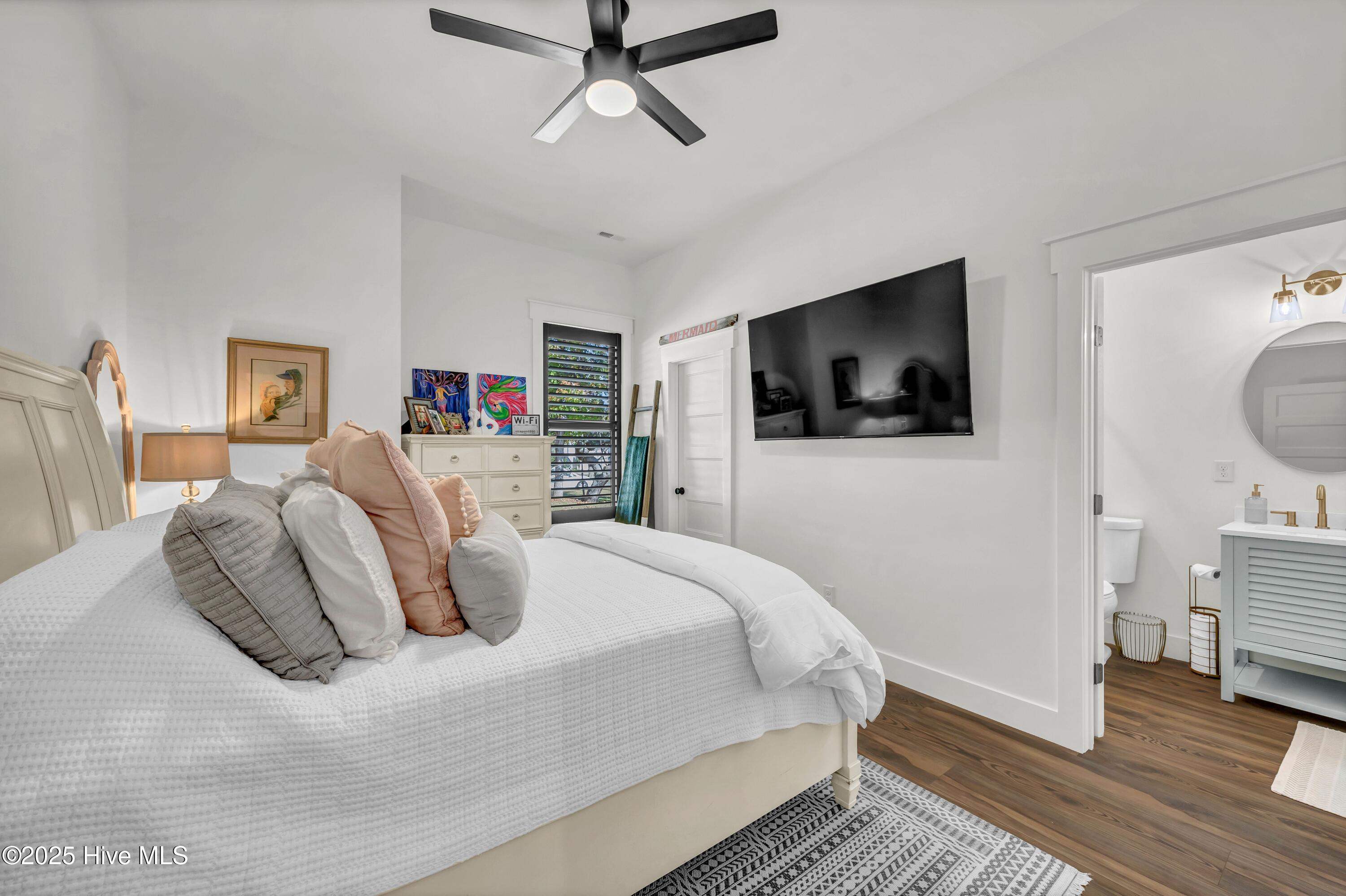 100543127 | Photo 42