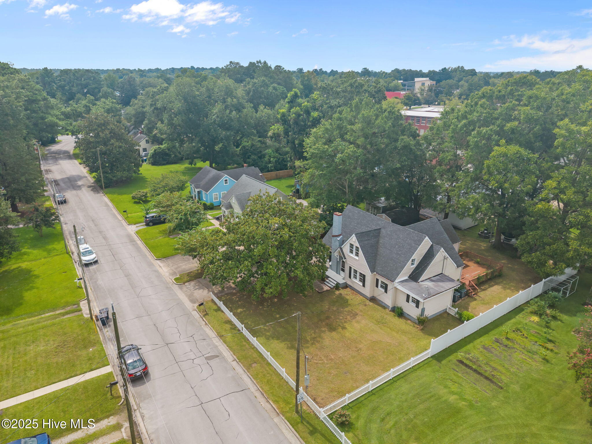 100520043 | Photo 40