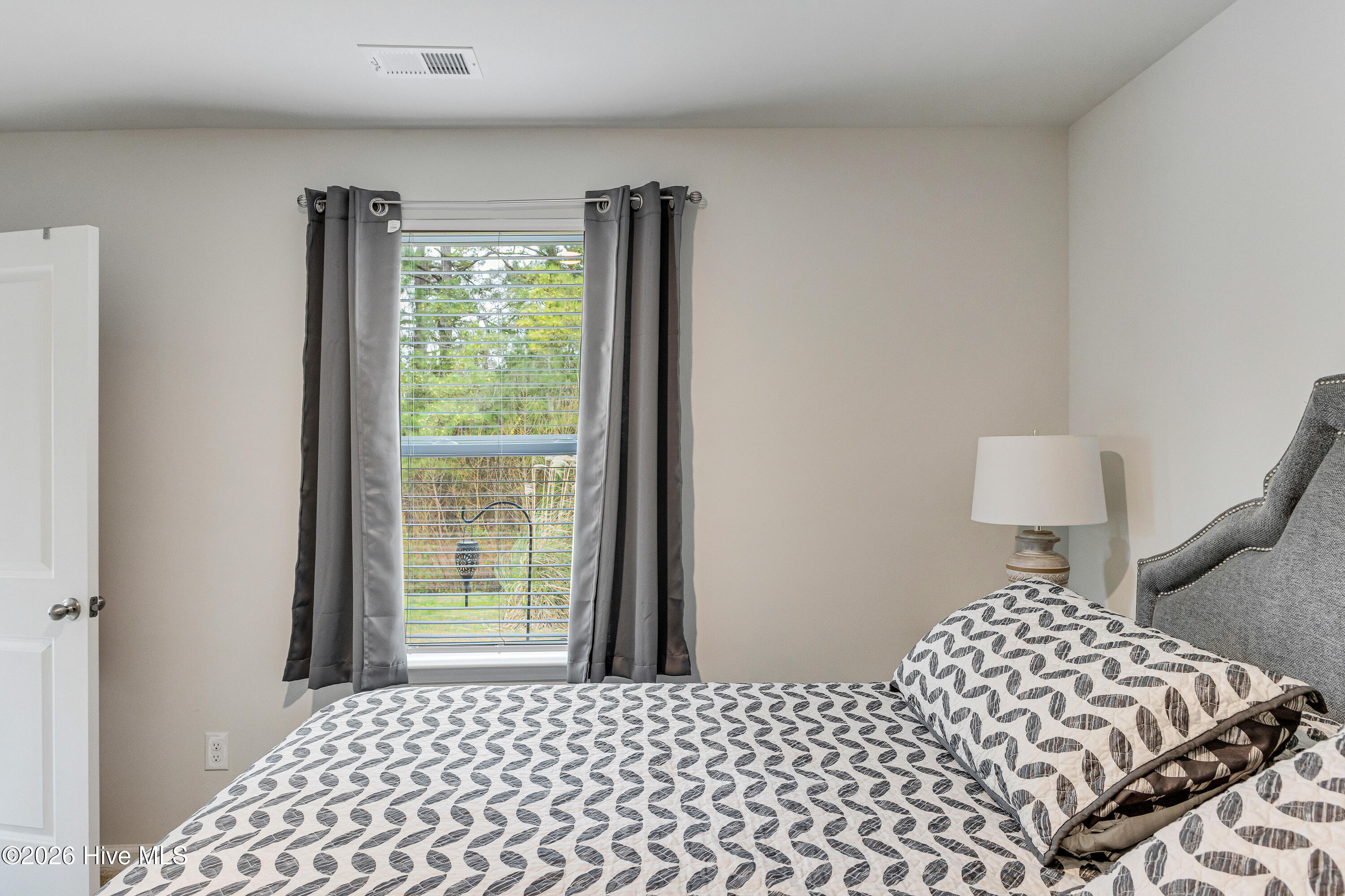 100560906 | Photo 25