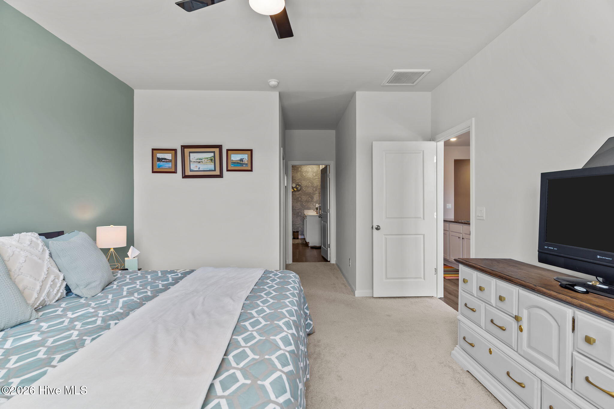 100569205 | Photo 28