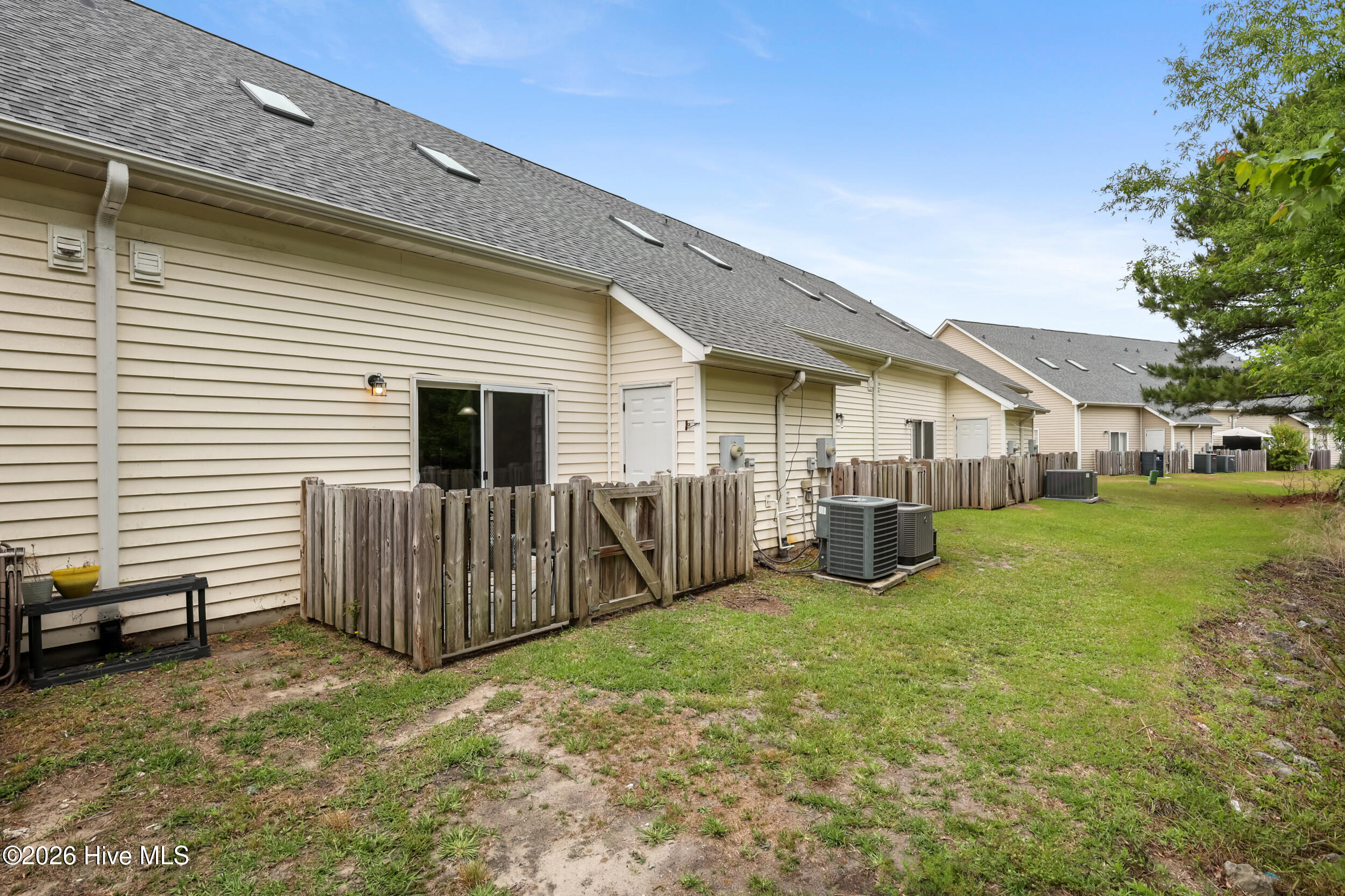 100570550 | Photo 28