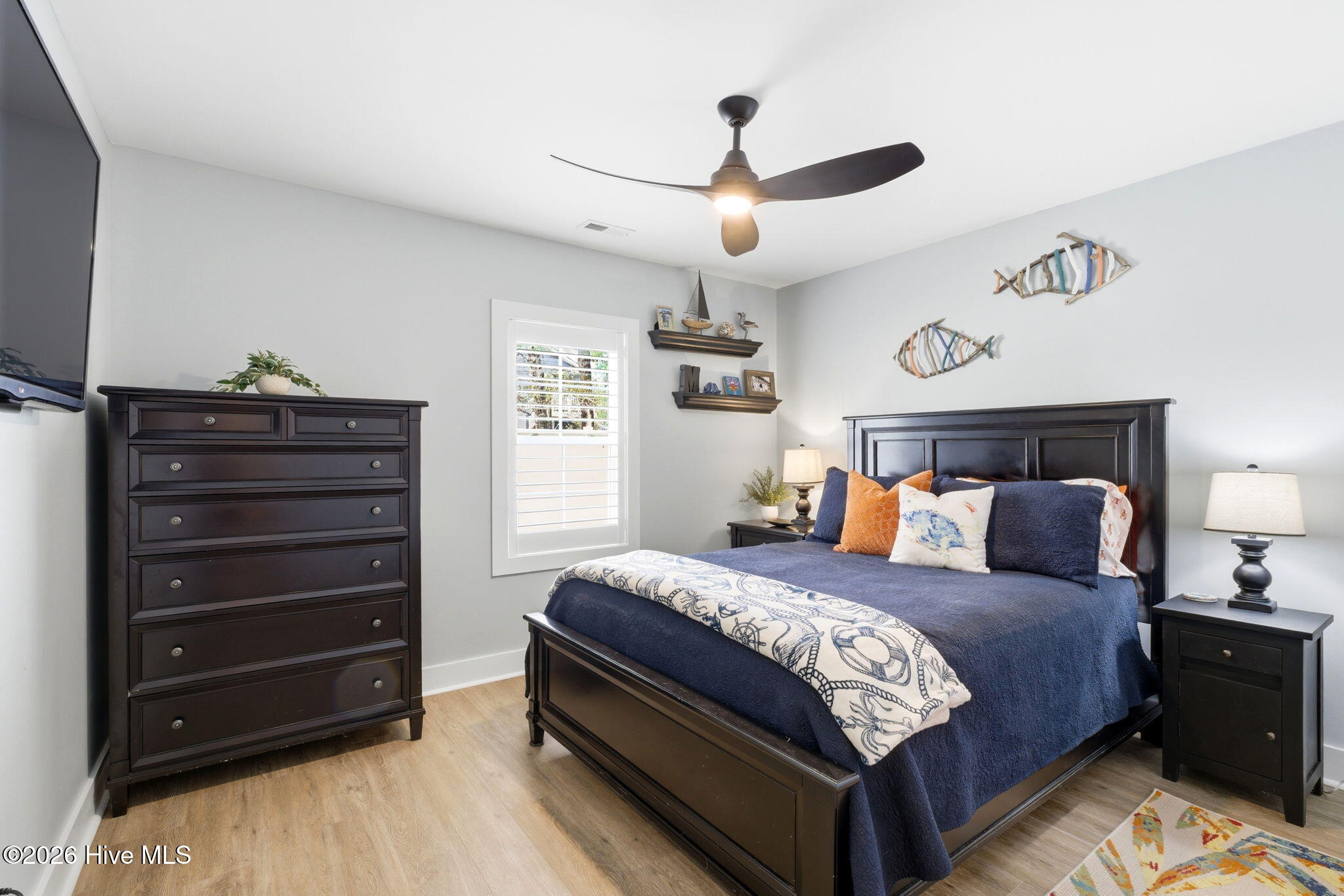 100567990 | Photo 23